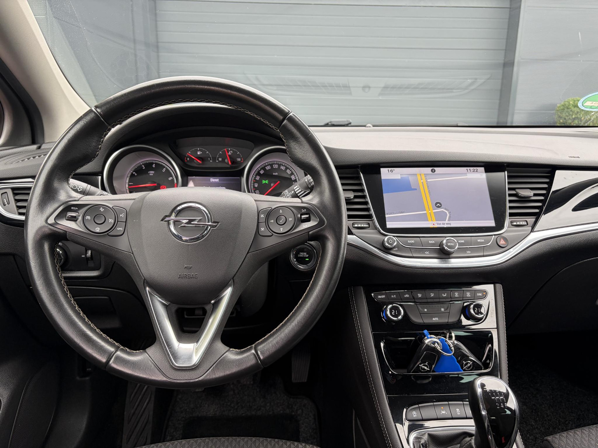 Opel Astra Sports Tourer 1.4 Innovation Dealer Onderhouden l 150pk l Carplay l 2e Eigenaar l Camera l Trekhaak l Keyless l Navi l Halfleder l Pdc V+A l 6 Bak l Clima l Cruise l Rijstrooksensor l Dodehoeksensor l N.A.P l Apk tot 01-2027