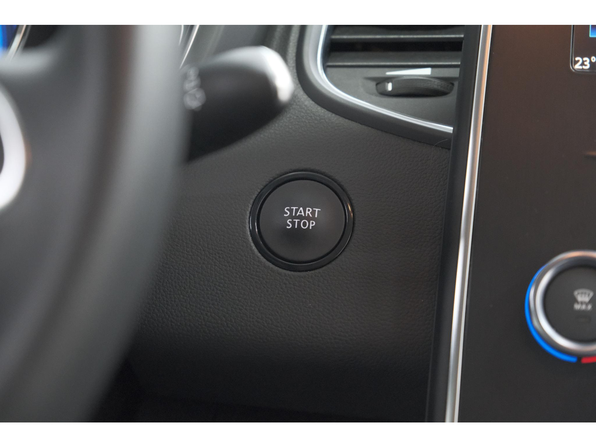 Renault Scénic TCe 140 EDC Limited | Camera | Stoelverwarming | Navigatie | Apple Carplay