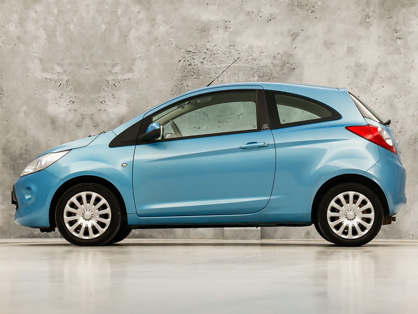Ford Ka 1.2 Titanium (AIRCO, RADIO, SPORTSTOELEN, ELEK RAMEN, NIEUWE APK, NIEUWSTAAT)