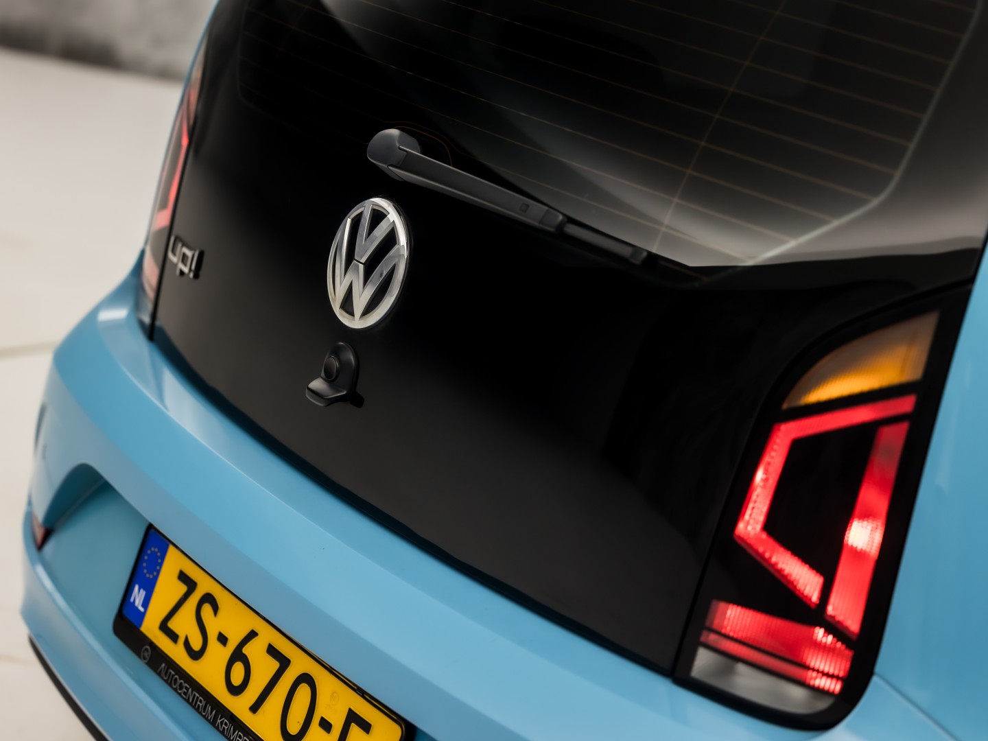 Volkswagen up! 1.0 Sport up! (AIRCO, 5 DEURS, CRUISE, PARKEERSENSOREN, GETINT GLAS, SPORTSTOELEN, LM VELGEN, NIEUWSTAAT)