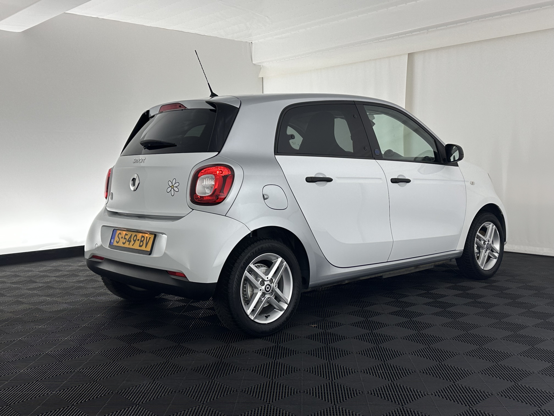 Smart forfour EQ Comfort 18 kWh [ 3-Fase-22kW ] {SOH-96%} Aut. *HEATED-COMFORTSEATS | DAB+ | AIRCO | CRUISE | 15''ALU | PRIVACY-GLASS*
