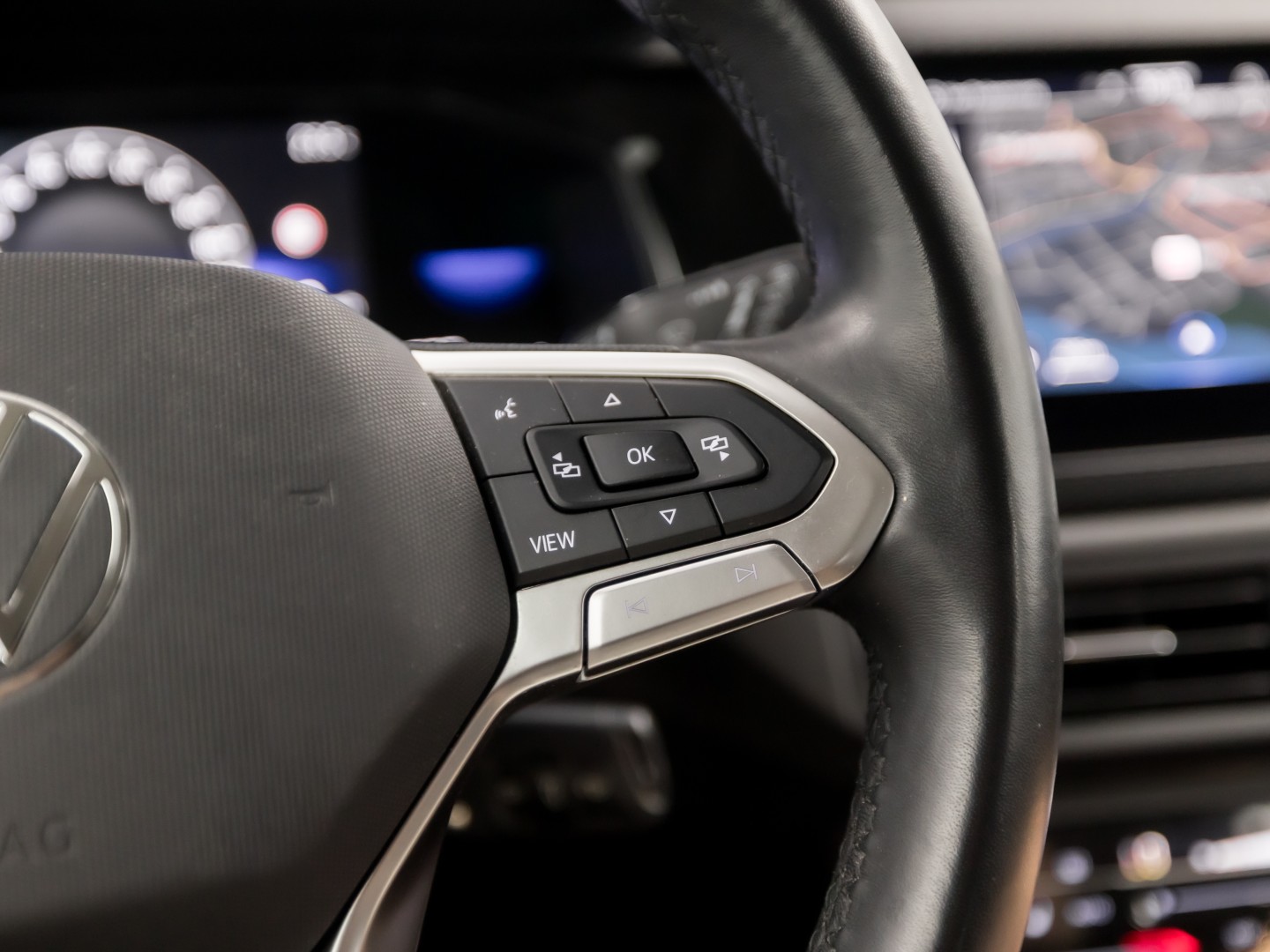 Volkswagen Polo 1.0 TSI Sport (VIRTUAL COCKPIT, 1e EIGENAAR, APPLE CARPLAY, GROOT NAVI, CLIMATE, STOELVERWARMING, SPORTSTOELEN, GETINT GLAS, LM VELGEN, CRUISE, PARKEERSENSOREN, NIEUWSTAAT)