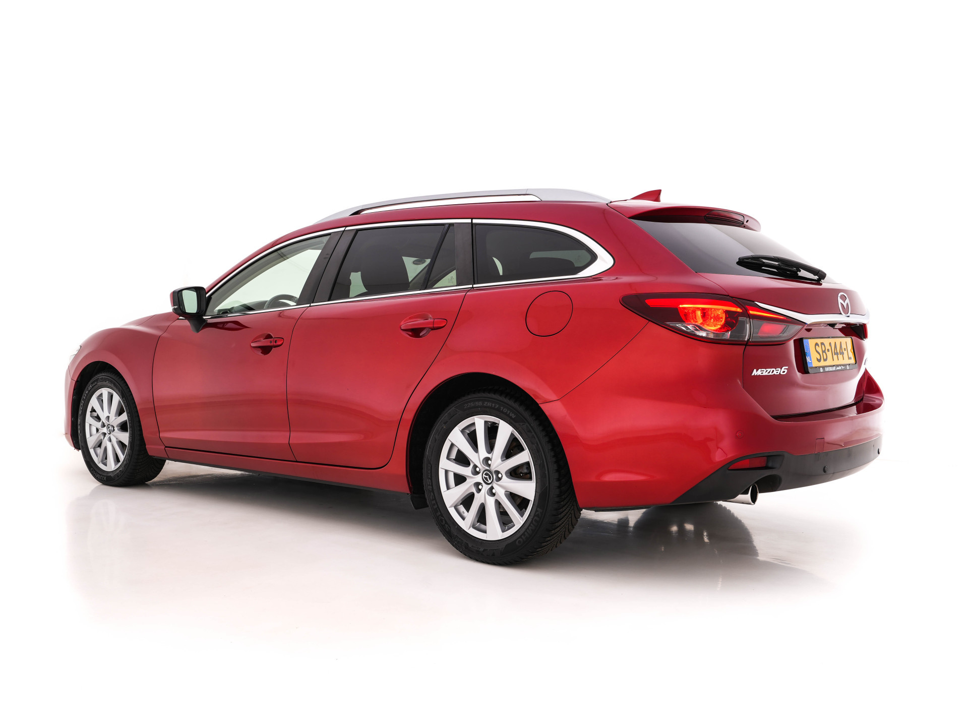 Mazda 6 Sportbreak 2.2D SkyActiv-D 150 Skylease GT (INCL-BTW) *LEATHER | FULL-LED | NAVI-FULLMAP | MEMORY-PACK | BOSE-AUDIO | BLIND-SPOT | CAMERA | KEYLESS | ECC | HEATED-SPORTSEATS | PDC | CRUISE | 17"ALU*