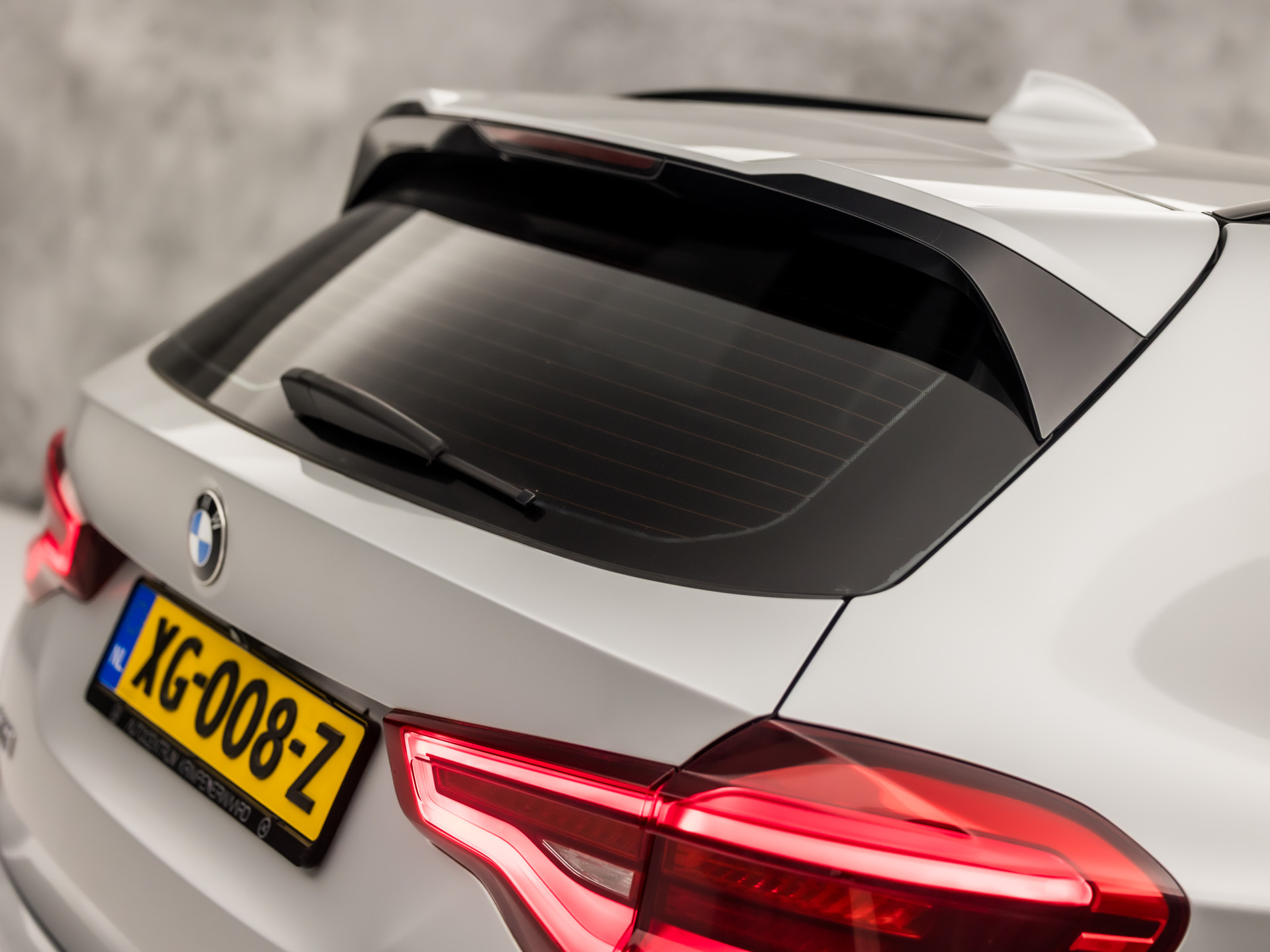 BMW X3 xDrive20i M Sport High Executive (PANORAMADAK, M PAKKET, GROOT NAVI, BRUIN LEDER, STOELVERWARMING, SPORTSTOELEN, CAMERA, ELEK ACHTERKLEP, SFEERVERLICHTING, NIEUWSTAAT)