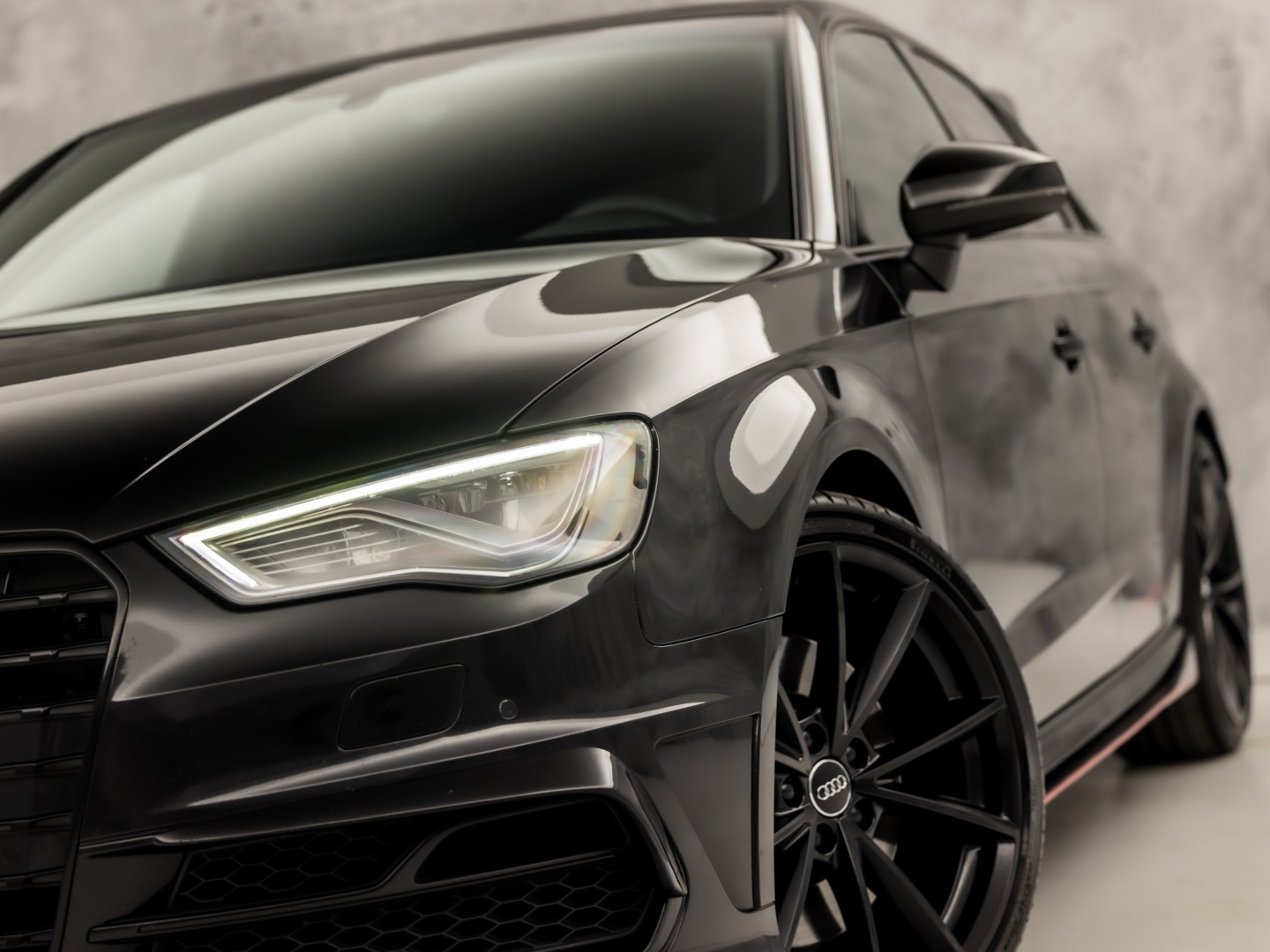 Audi A3 Sportback 2.0 TFSI S3 quattro S-Line 300Pk Automaat (PANORAMADAK, BLACK PACK, BANG&OLUFSEN, ELEK SPORTSTOELEN, RODE GORDELS, GETINT GLAS, PARKEERSENSOREN, NIEUWSTAAT)