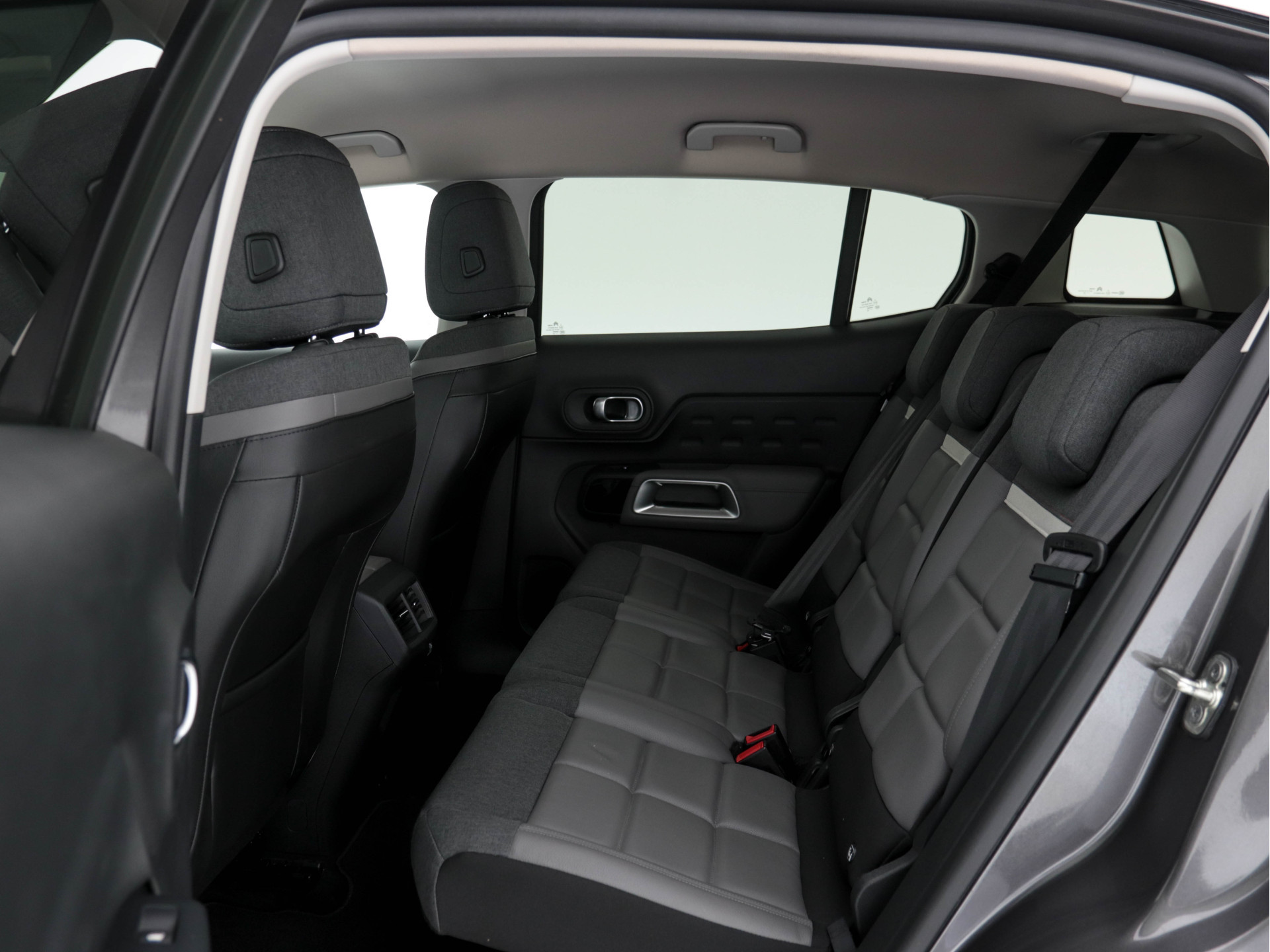 Citroën C5 Aircross 1.5 BlueHDI Business-Plus (INCL-BTW) *LEATHER-MICROFIBRE | NAVI-FULLMAP | FULL-LED | KEYLESS | TOP-VIEW | ECC | PRIVACY-GLASS | PDC | CRUISE | DAB | DIGI-COCKPIT | CARPLAY |  LANE-ASSIST | TOWBAR | 19"ALU*