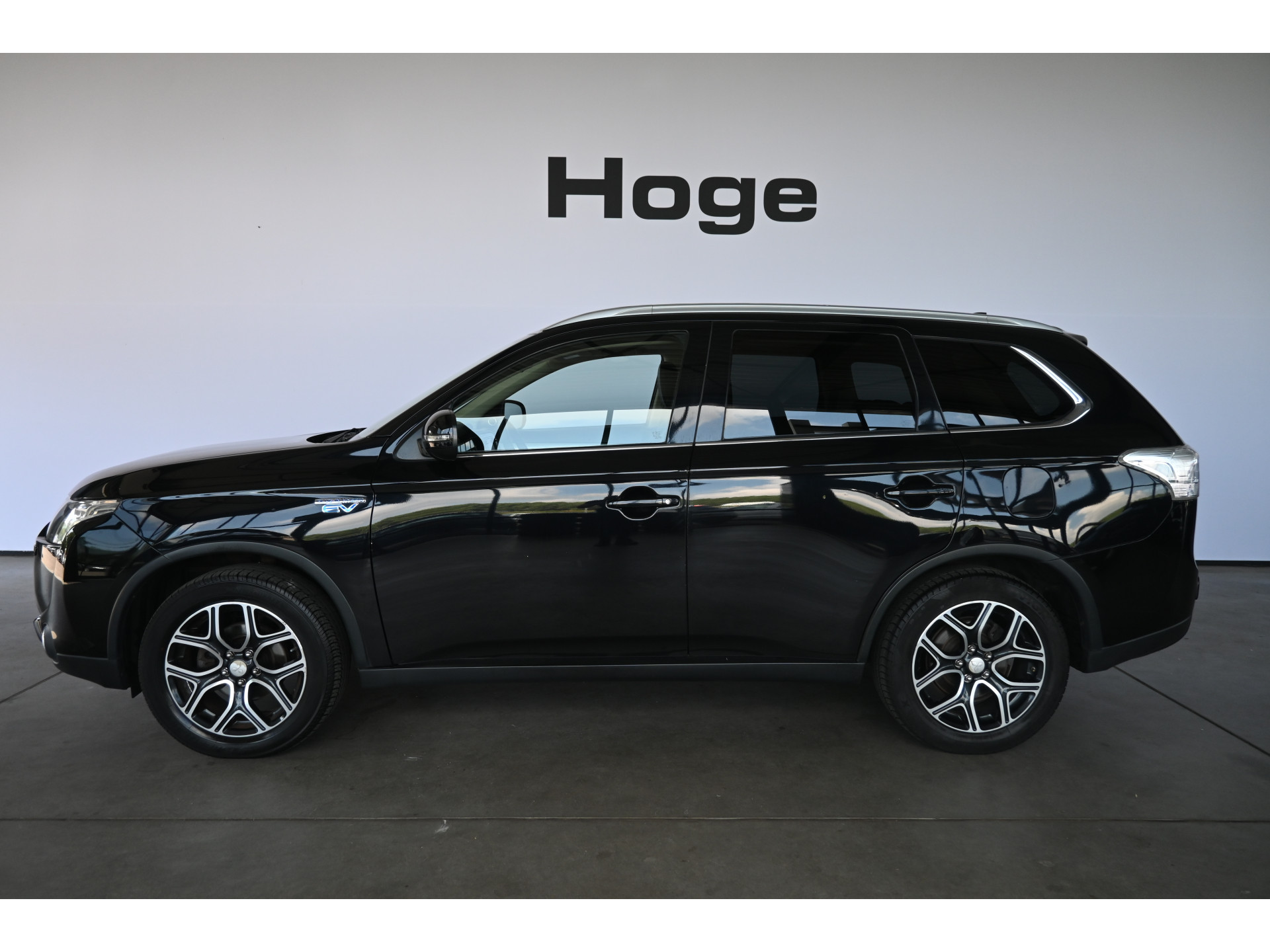 Mitsubishi Outlander 2.0 PHEV Automaat Limited Edition X-Line Navigatie Leder Trekhaak Schuifdak Rijklaarprijs! Inruil Mogelijk!