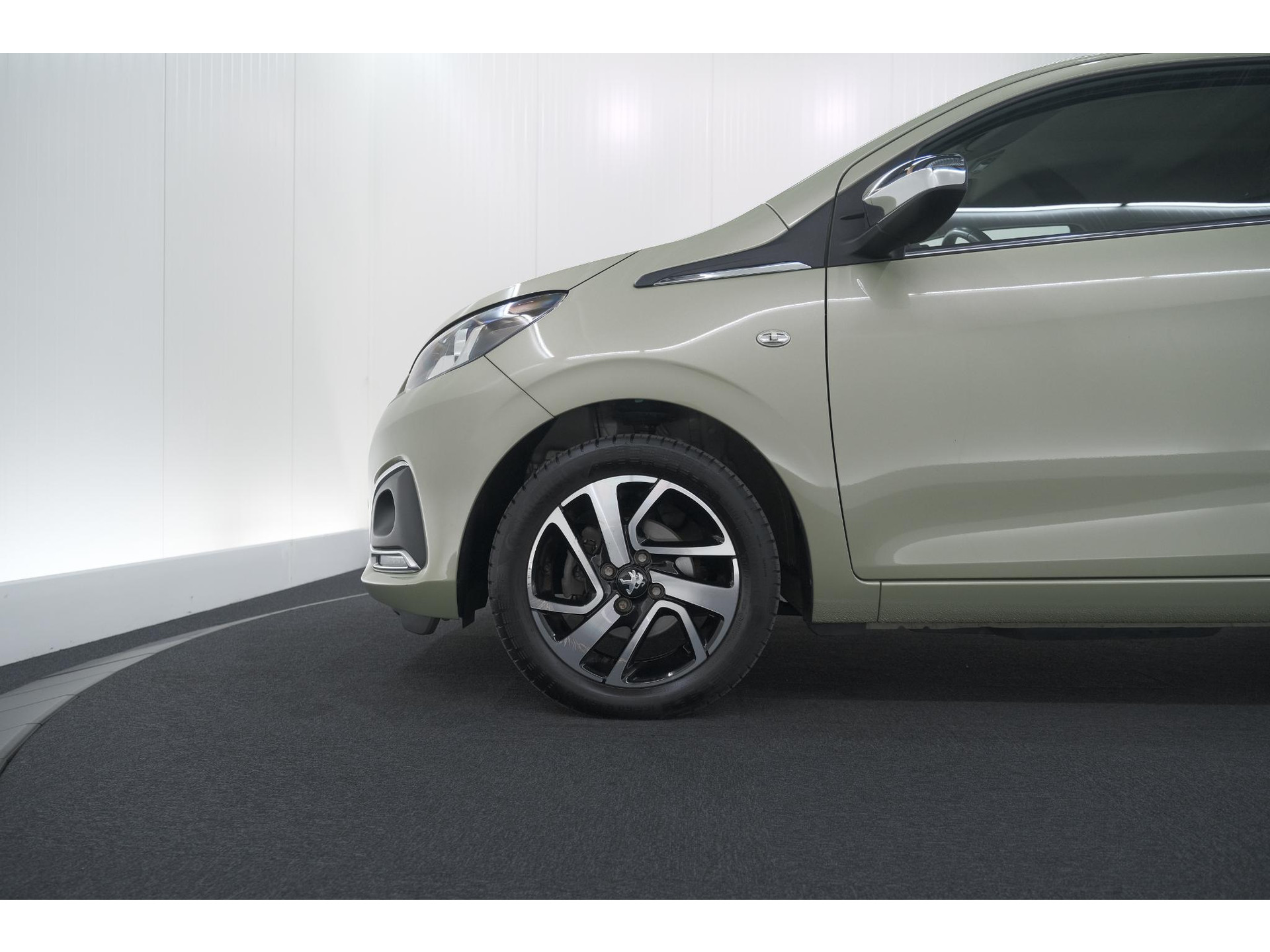Peugeot 108 1.0 e-VTi Allure | Camera | Climate Control | Apple Carplay | 15 Inch Lichtmetalen Velgen