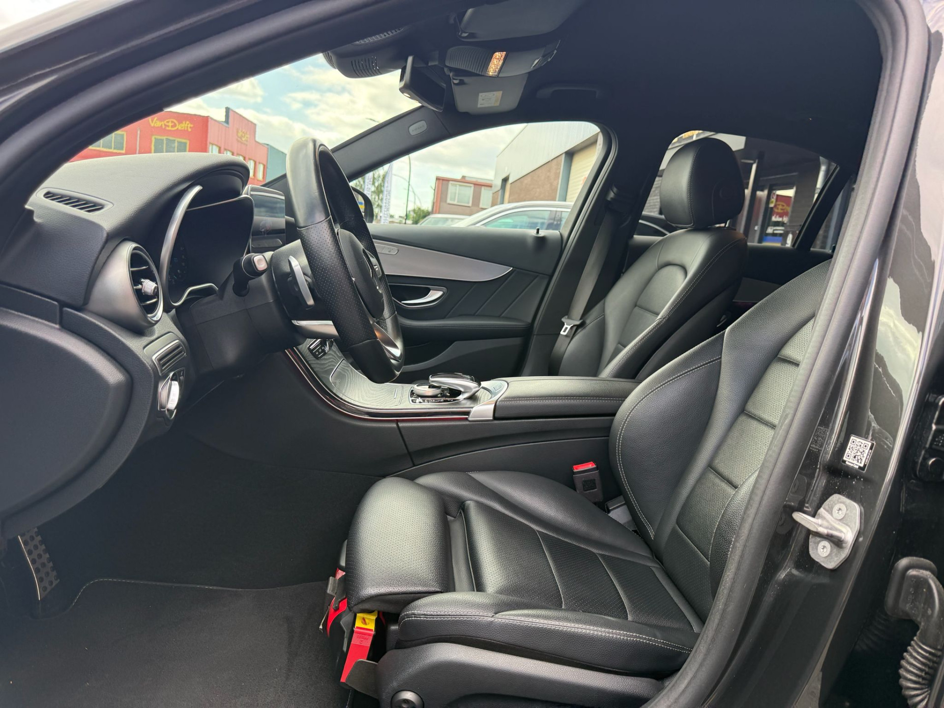 Mercedes-Benz C-klasse 300 e Advantage Pack | 3/6/12MND GARANTIE | AUTOMAAT | CRUISE | LED | LEDER | 360 CAMERA | SFEER | CARPLAY | NAVI |
