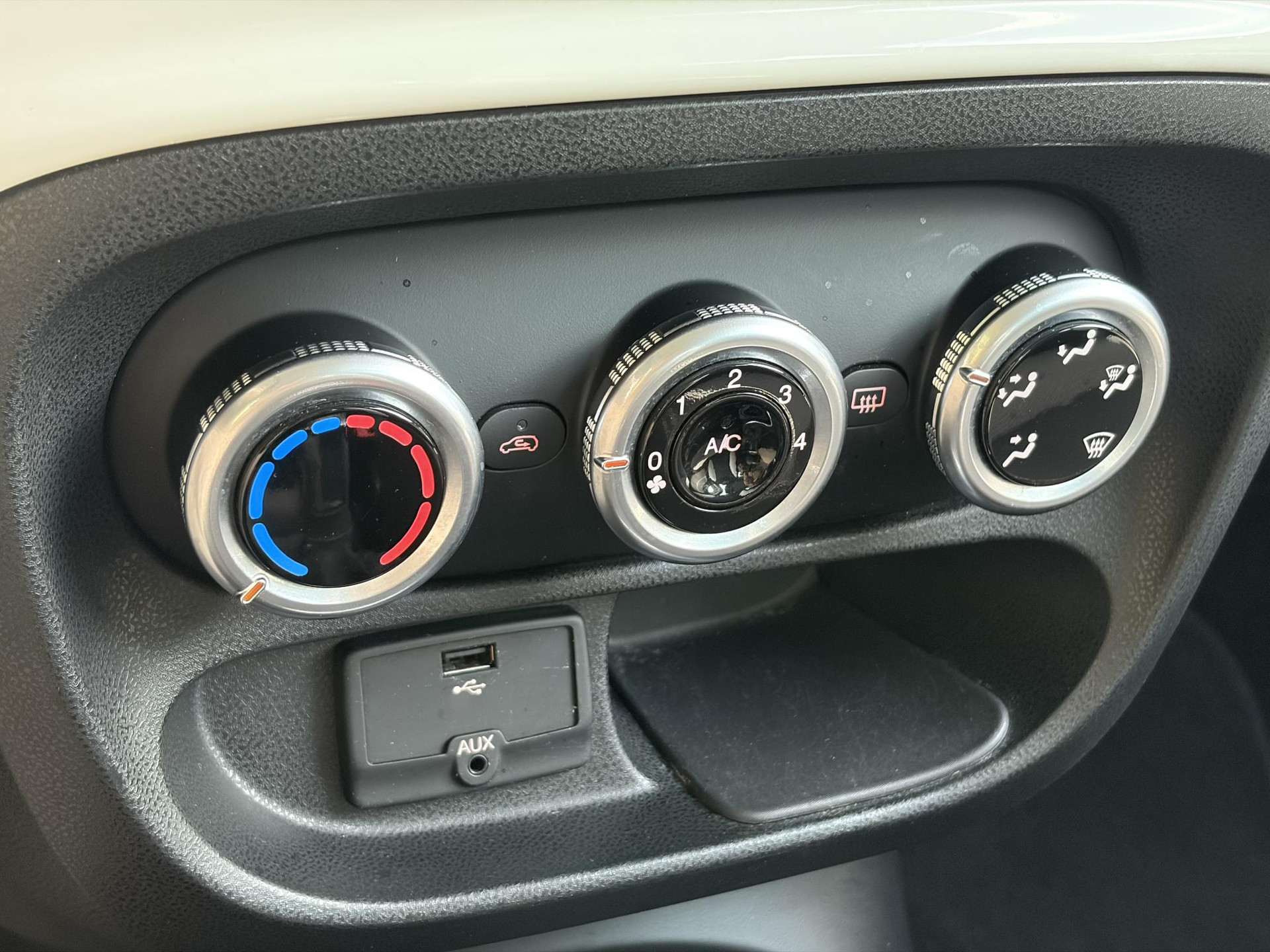 Fiat 500 L 0.9 TwinAir Trekking ✓2e Eigenaar✓Navi✓Stoelverw✓105pk✓Halfleder✓Airco✓Cruise✓6 Bak✓17''Lm velgen✓Pdc✓Zeer Zuinig✓N.A.P✓Apk tot 04-2027