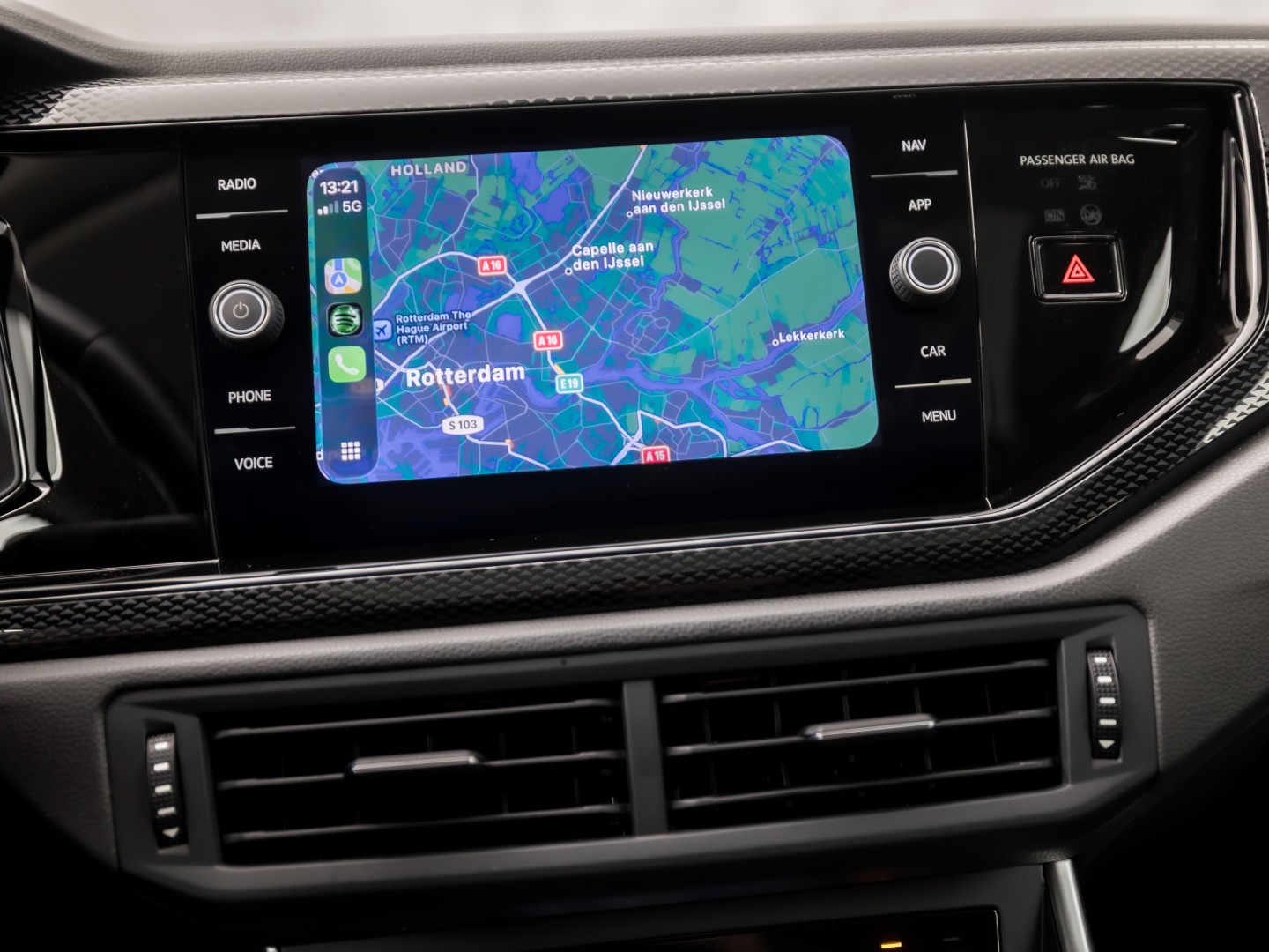Volkswagen Taigo 1.0 TSI Sport (PANORAMADAK, 1e EIGENAAR, VIRTUAL COCKPIT, APPLE CARPLAY, GROOT NAVI, CLIMATE, STOELVERWARMING, SPORTSTOELEN, GETINT GLAS, IQ LIGHT, NIEUWSTAAT)