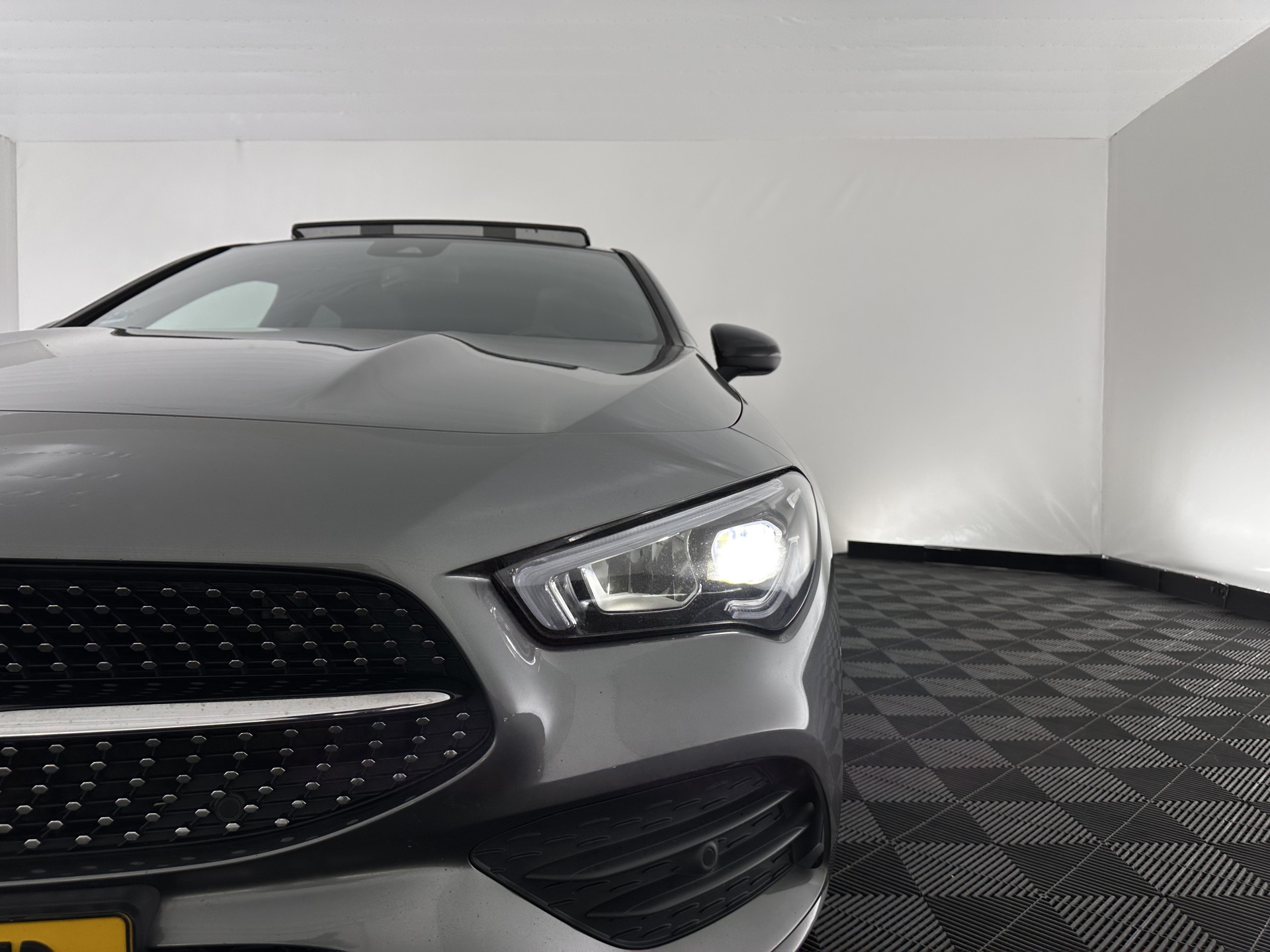 Mercedes-Benz CLA-klasse Shooting Brake 180 AMG-Line Business Solution (INCL-BTW) *PANO | LEATHER-MICROFIBRE | FULL-LED | AMBIENTLIGHT | BLINDSPOT | HEATED-SPORTSEATS | WIDESCREEN-DIGICOCKPIT | DAB+ | NAVI-FULLMAP | CAMERA | PRIVACYGLASS | 18''ALU*