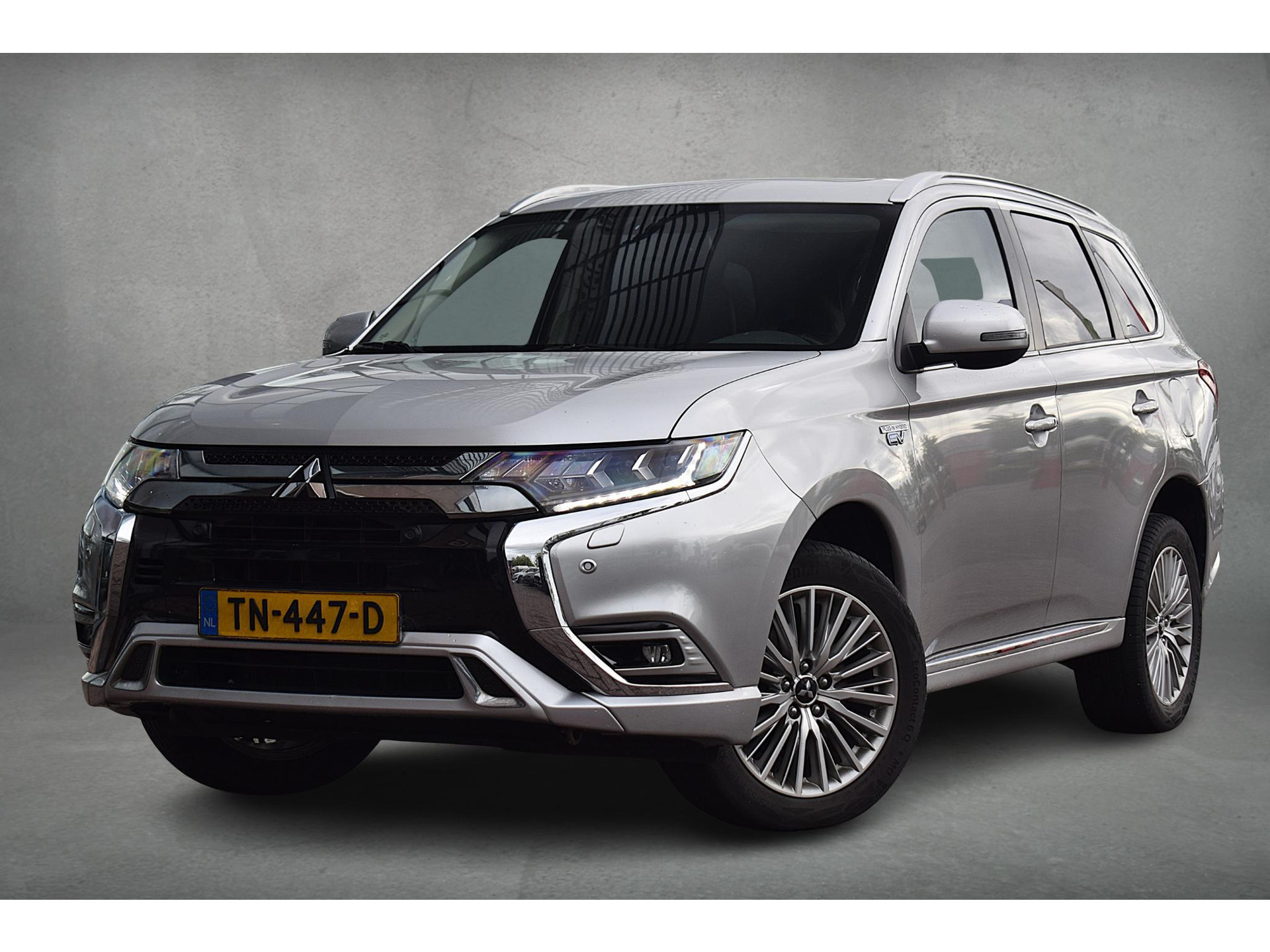 Mitsubishi Outlander 2.4 PHEV Intense+ | Trekhaak | Schuifdak | Half Leer | Stuur- en Stoelverwarming