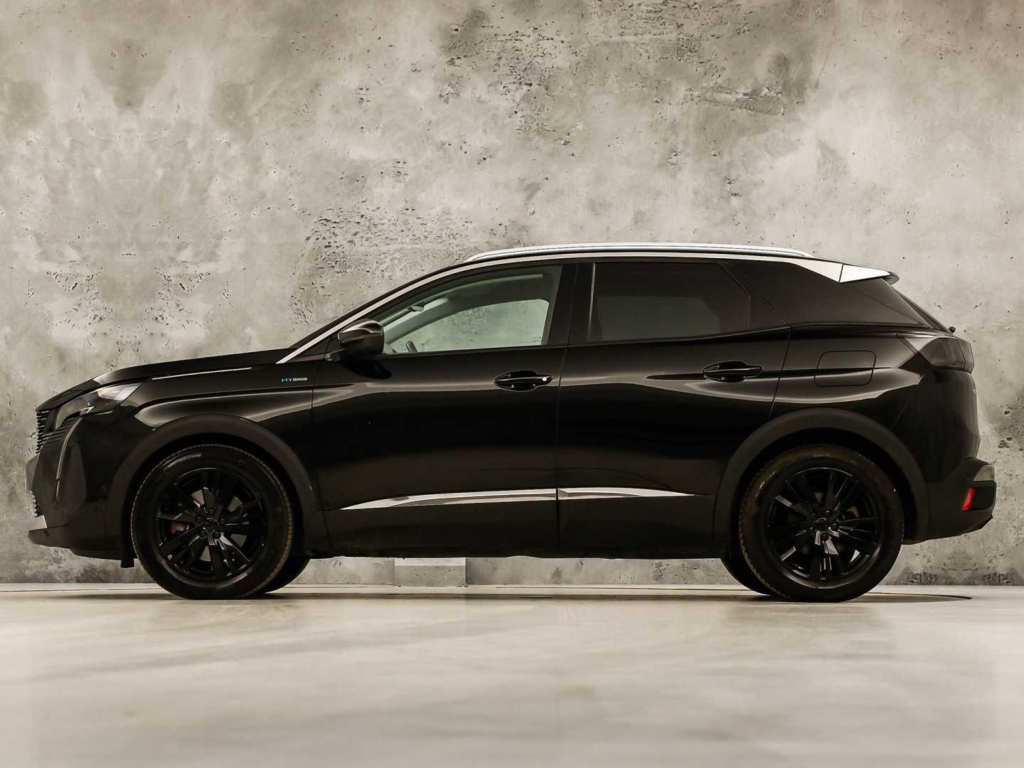 Peugeot 3008 1.6 HYbrid 225 Allure Blacksport 225Pk Automaat (APPLE CARPLAY, SOH 94,7%, BLACK PACK, GROOT NAVI, 360 CAMERA, SPORTSTOELEN, KEYLESS, LANE ASSIST, NIEUWE APK, NIEUWSTAAT)