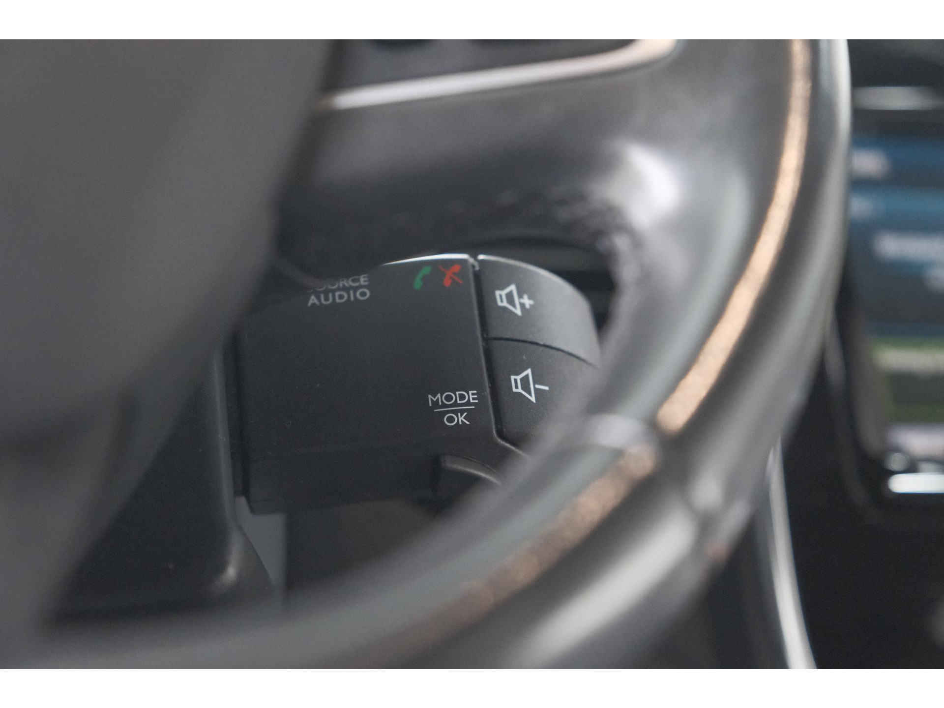 Renault Captur TCe 150 EDC Intens | Trekhaak | Navigatie | Parkeersensoren