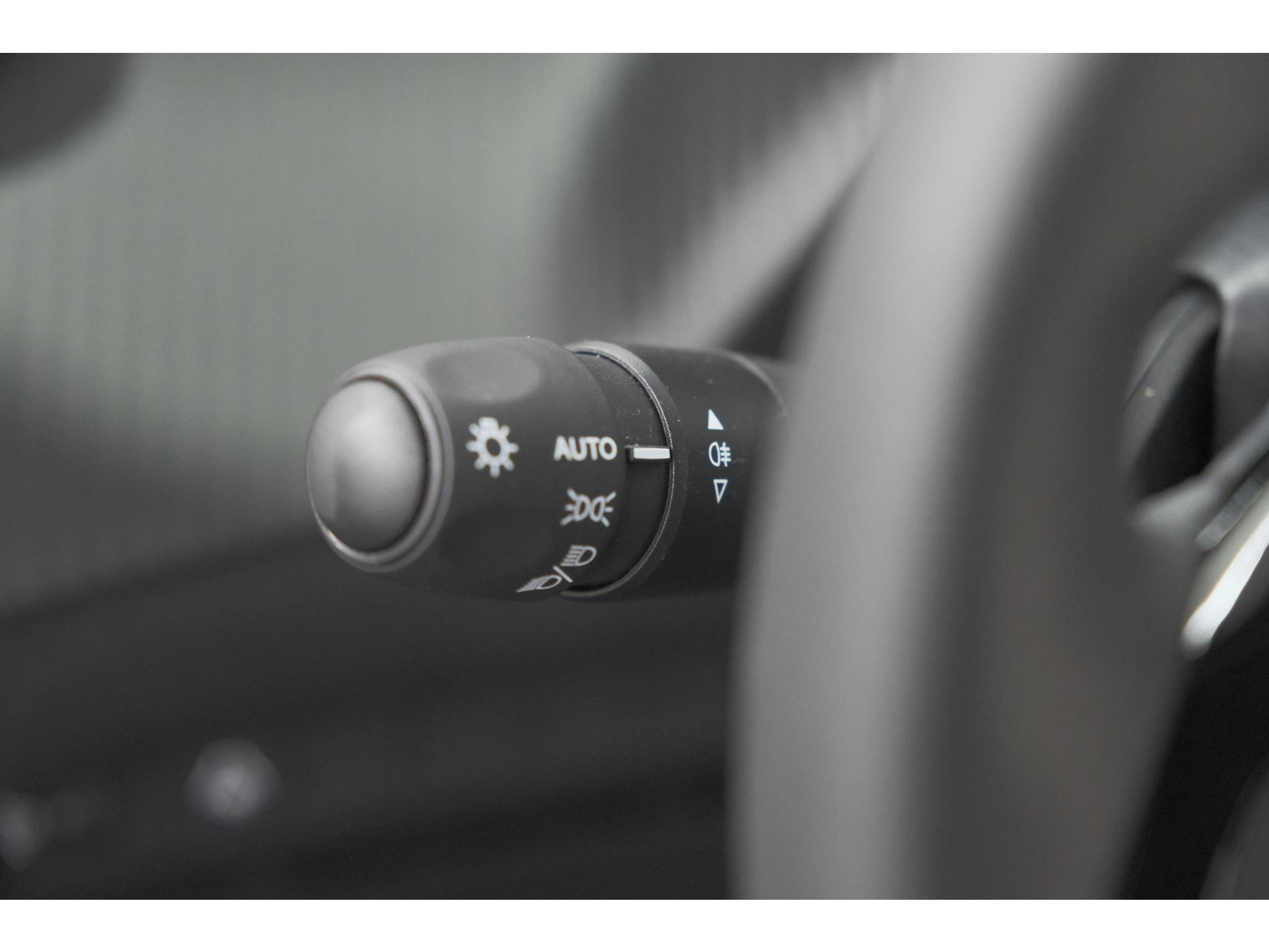 Peugeot 2008 1.2 Hybrid 145 Allure | 360 Camera | Adaptieve Cruise Control | Dodehoekdetectie | Apple Carplay