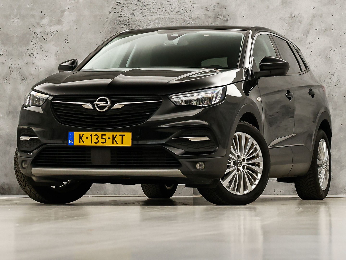 Opel Grandland X 1.2 Turbo Innovation (APPLE CARPLAY, GROOT NAVI, CLIMATE, STUUR/STOELVERWARMING, KEYLESS, CAMERA, SPORTSTOELEN, GETINT GLAS, ELEK ACHTERKLEP, NIEUWE APK, NIEUWSTAAT)