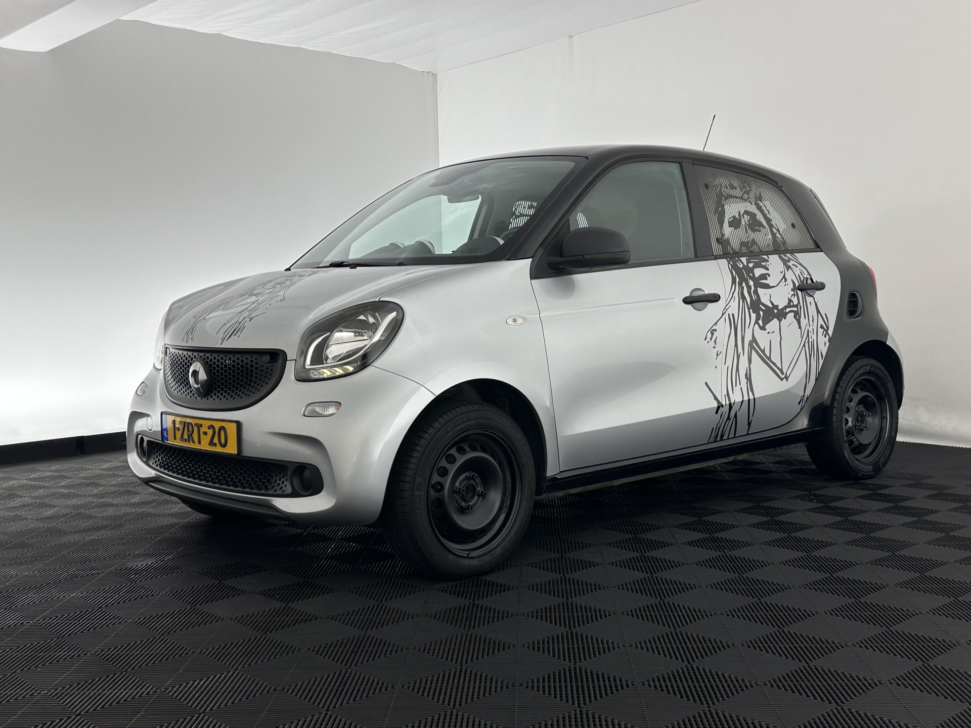 Smart forfour 1.0 Essential Edition *AIRCO | CRUISE | COMFORTSEATS | RADIO-MP3*