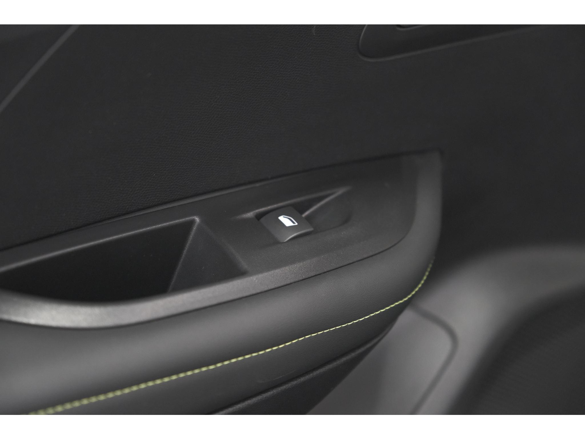 Peugeot 2008 PureTech 130 EAT8 GT | Camera | Parkeersensoren | Apple Carplay | Keyless Entry