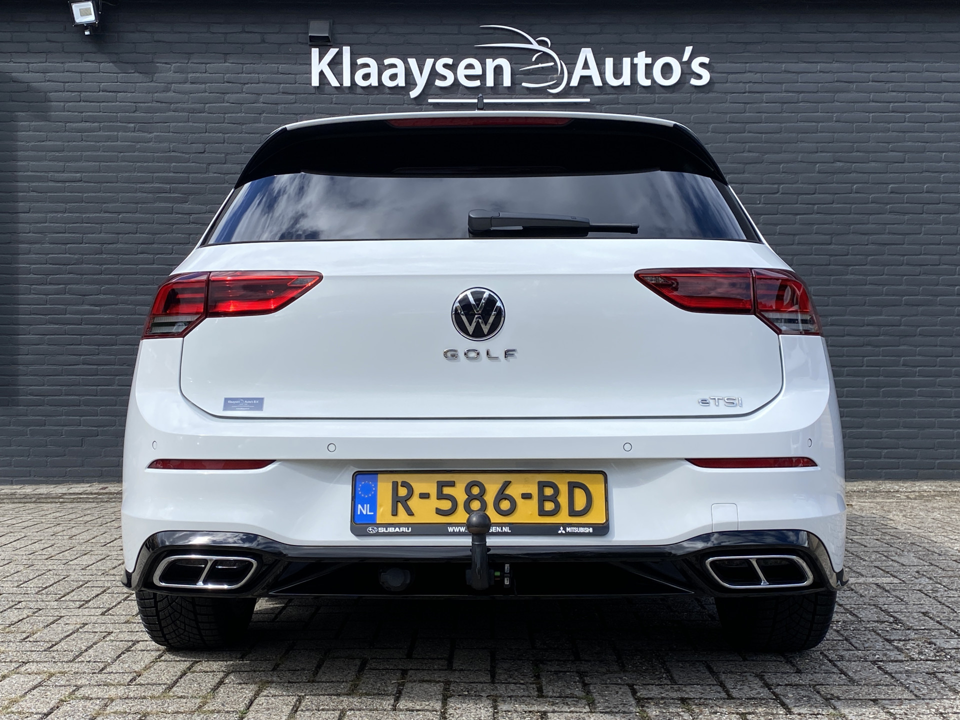 Volkswagen Golf 1.5 eTSI R-Line AUT. | dealer onderh. | panoramadak | stoel-/stuurverw. | keyless | trekhaak | carplay
