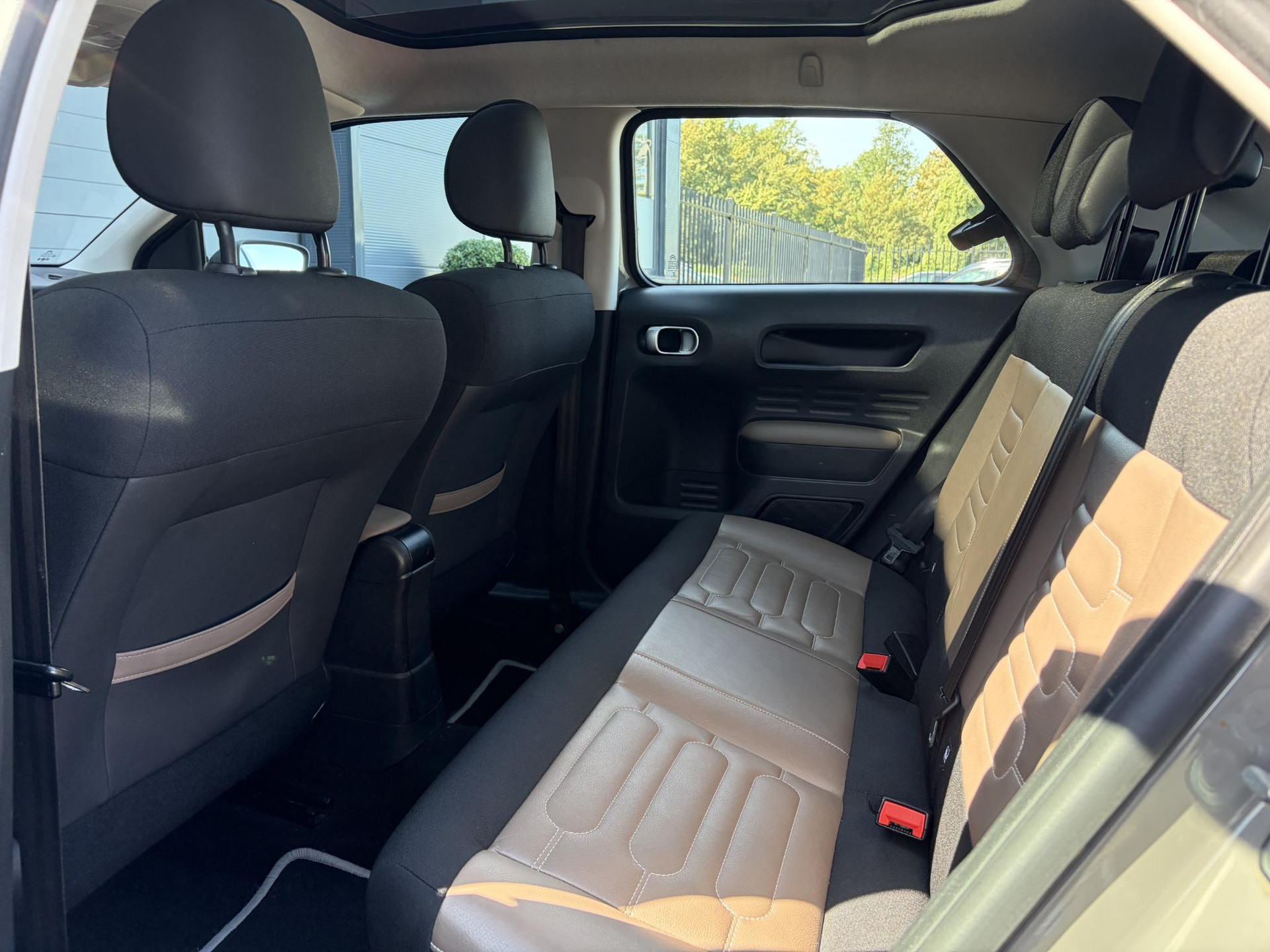 Citroen C4 Cactus 1.2 PureTech Business ✓D-riem vv in 2026✓Pano✓Camera✓Carplay✓110pk✓Stoelverw✓Navi✓Clima✓Cruise✓Pdc✓Halfleder✓N.A.P✓Apk tot 02-2027