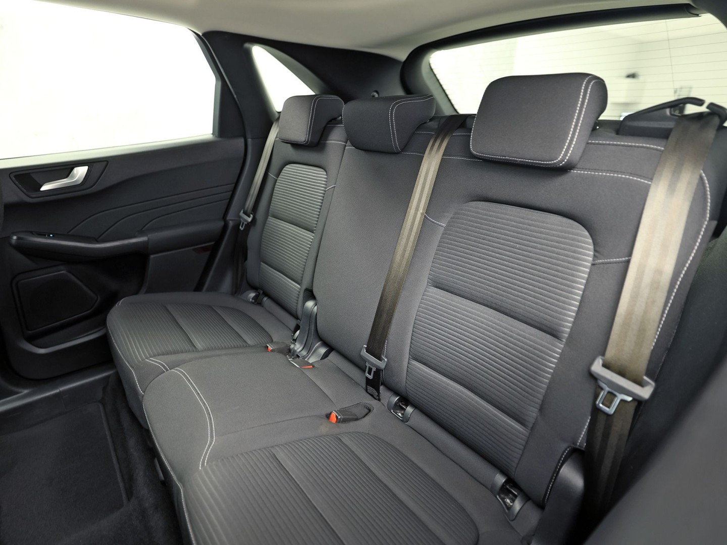 Ford Kuga 2.5 PHEV Titanium 225Pk Automaat (VIRTUAL COCKPIT, APPLE CARPLAY, GROOT NAVI, CAMERA, SPORTSTOELEN, KEYLESS, GETINT GLAS, LANE ASSIST, NIEUWSTAAT)