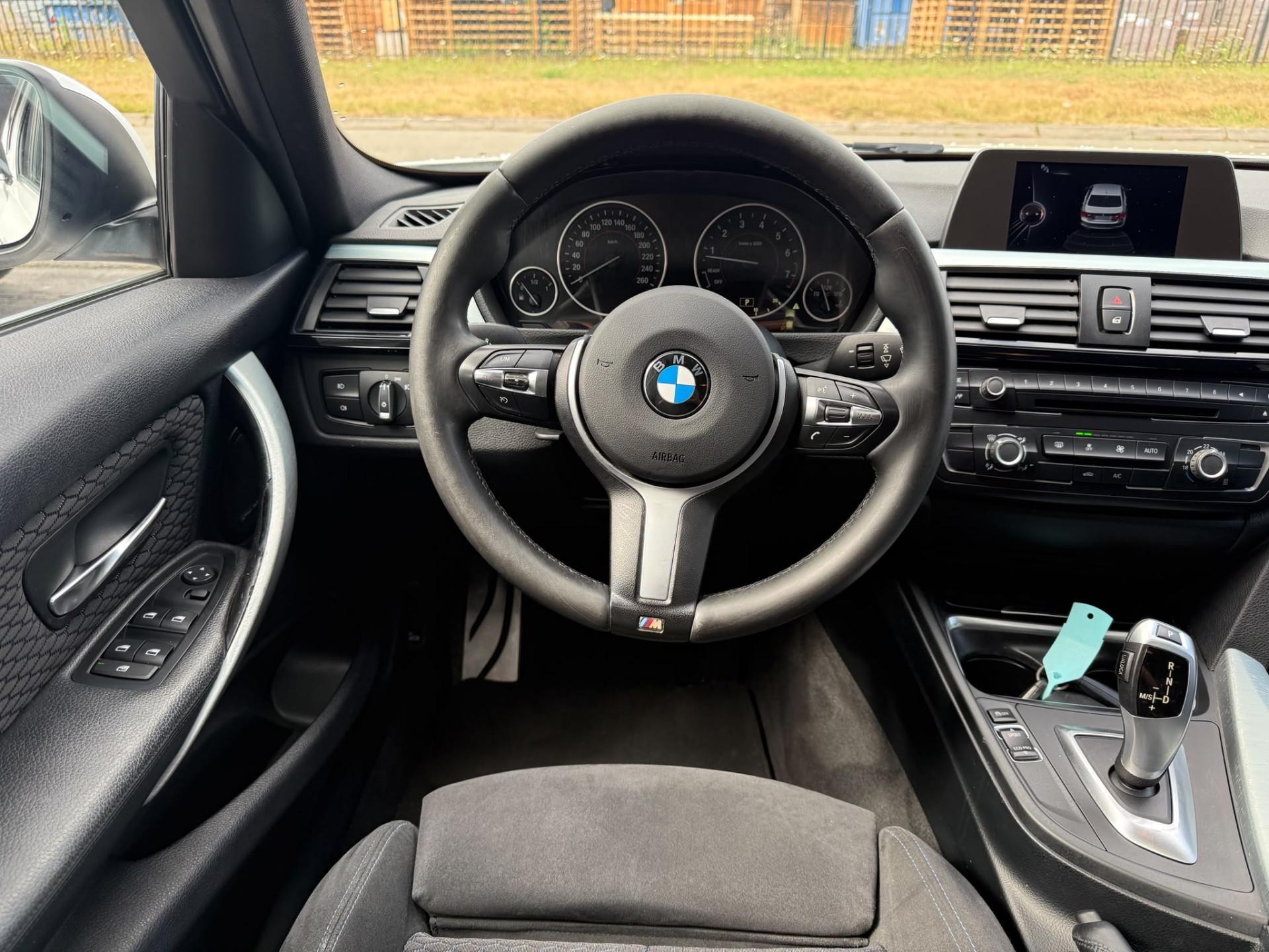 BMW 3-serie 316i M Sport Edition | NIEUWE APK | 3/6 of 12 MND GARANTIE | SCHUIF DAK | NAVI |