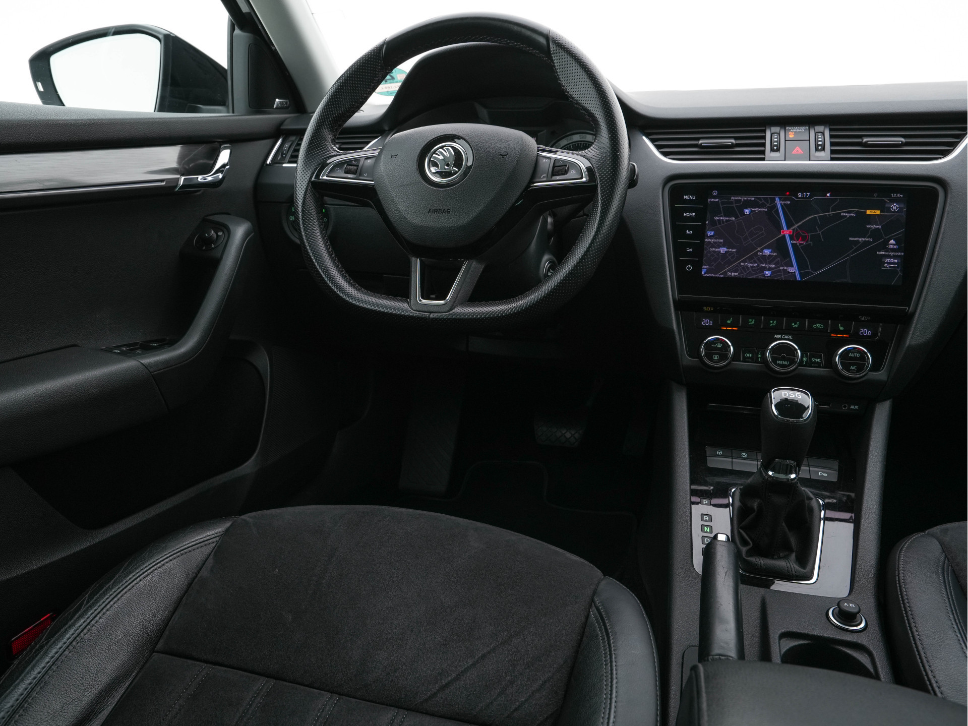 ŠKODA Octavia 1.0 TSI Greentech Style Business (INCL-BTW) Aut. *LEATHER-ALCANTARA | NAVI-FULLMAP | FULL-LED | CANTON-AUDIO | KEYLESS | DAB | HEATED-COMFORTSEATS | ECC | PARKPILOT | SHIFT-PADDLES | CRUISE | PRIVACY-GLASS | 18"ALU*