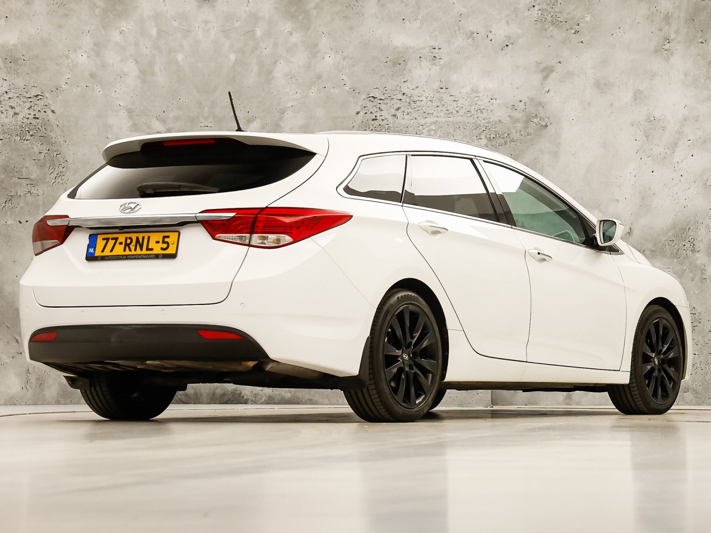 Hyundai i40 Wagon 2.0 GDI i-Catcher 177Pk Automaat (PANORAMADAK, NAVIGATIE, CAMERA, GETINT GLAS, STOELVERWARMING, ELEK SPORTSTOELEN, CRUISE, XENON, NIEUWSTAAT)