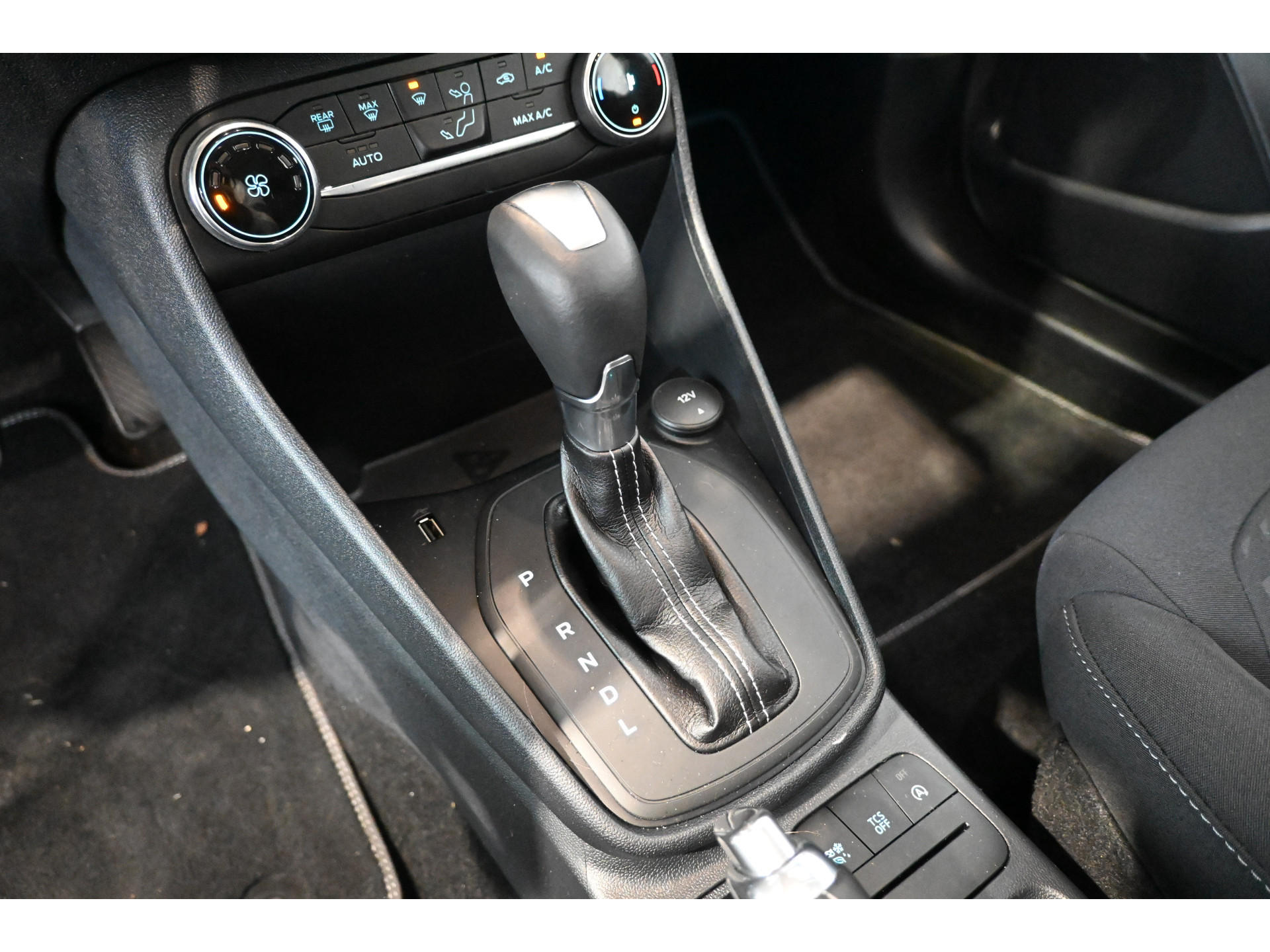 Ford Fiesta 1.0 EcoBoost Titanium Automaat Clima Navigatie LED Carplay Rijklaarprijs Inruil Mogelijk!