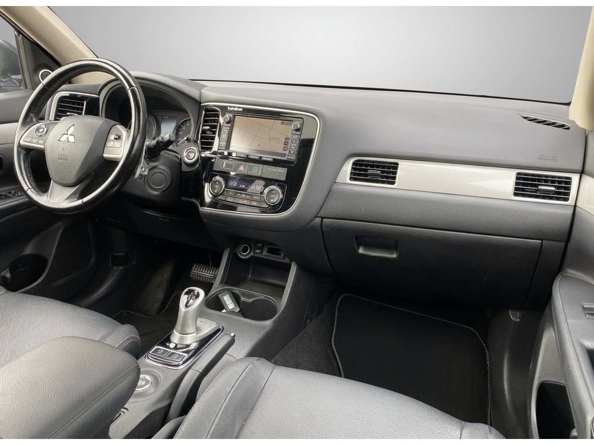 Mitsubishi Outlander 2.0 PHEV Instyle 4WD 203 pk | navigatie | leder interieur | schuifdak | trekhaak | elektr. achterklep