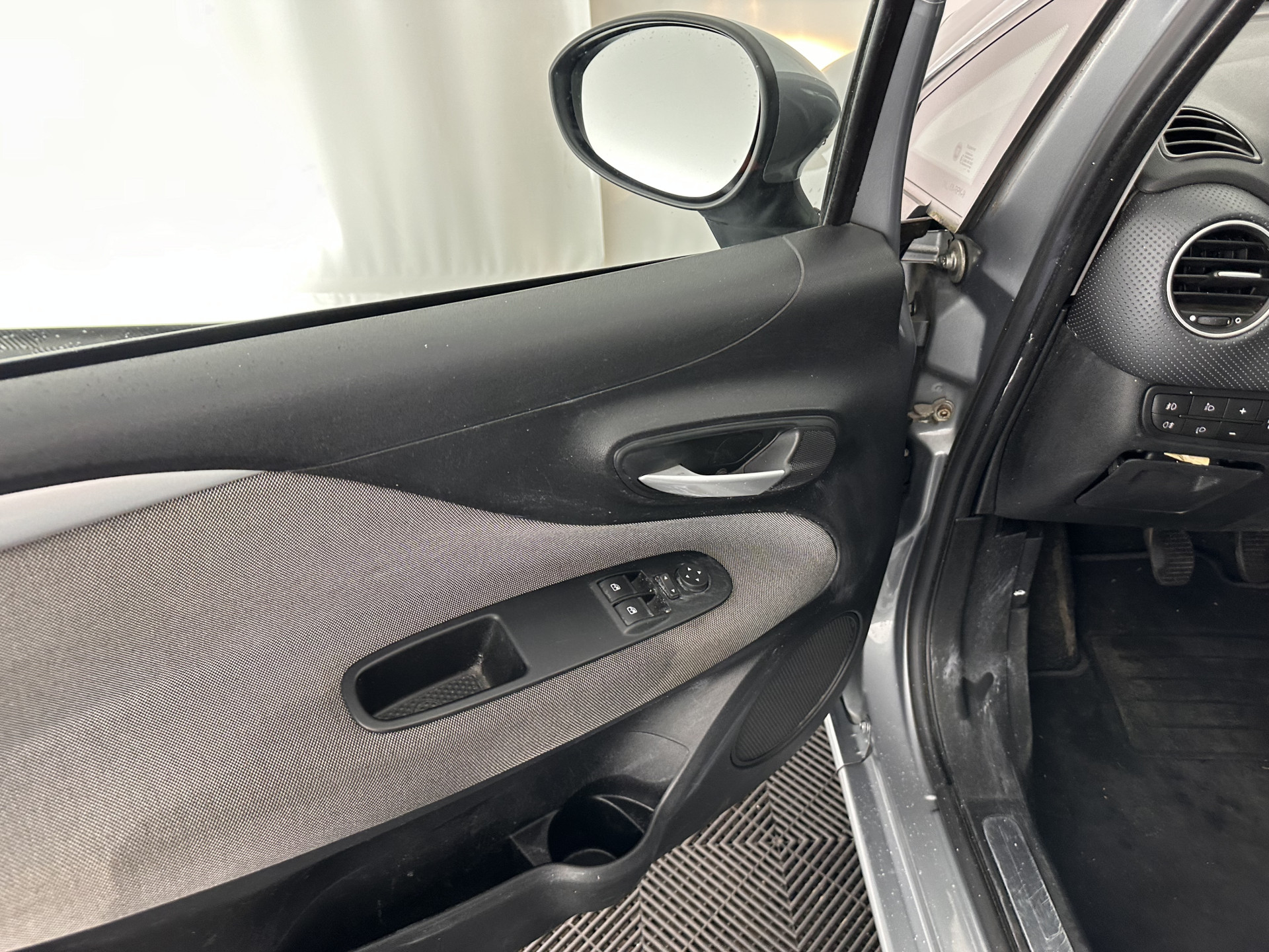 Fiat Punto Evo 1.3 M-Jet Dynamic *ECC | PDC | CRUISE | COMFORT-SEATS | TOWBAR | RADIO-CD/MP3 | 15''ALU *