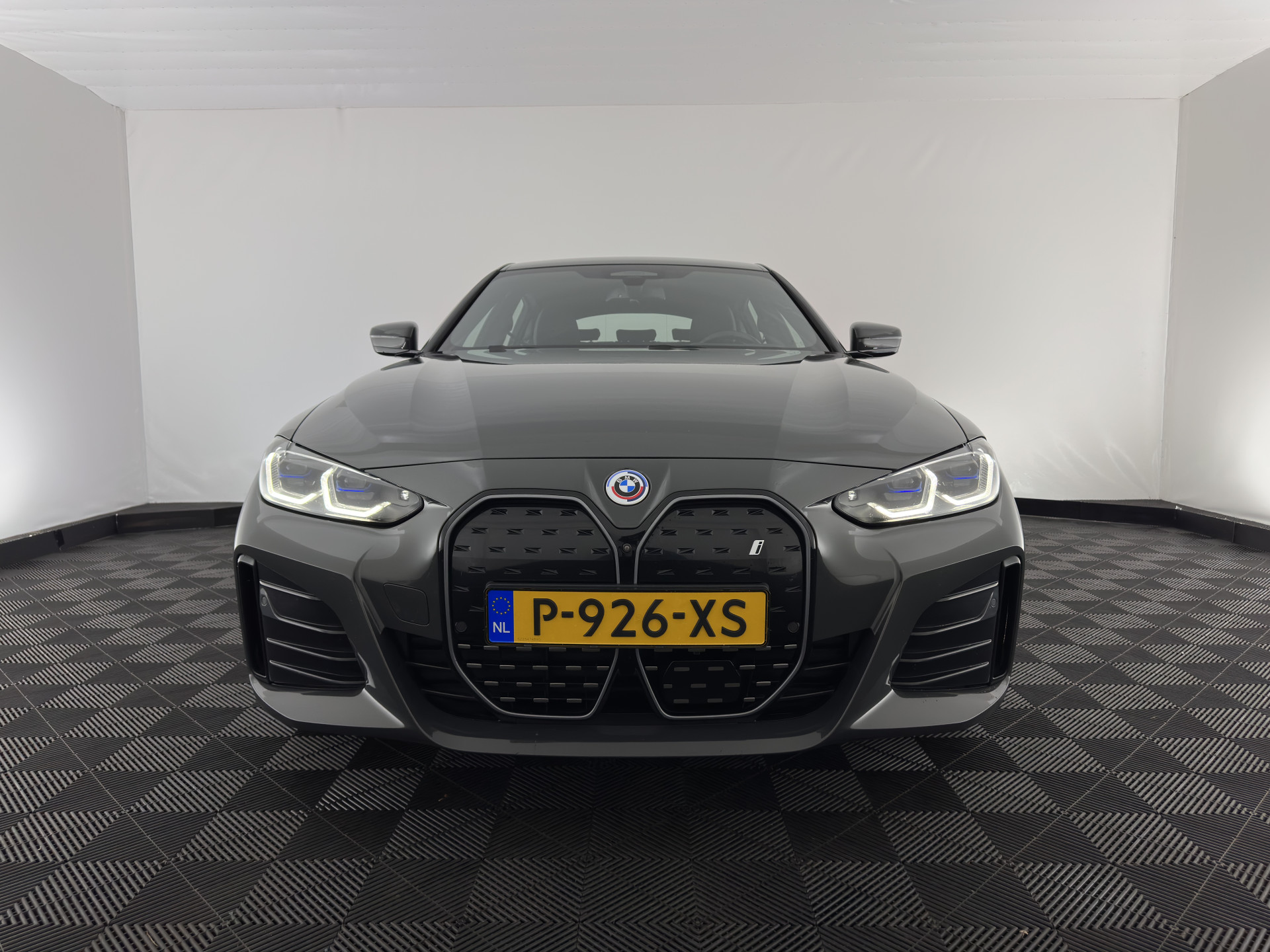 BMW i4 eDrive40 M-Sport High Executive 84 kWh (3-Fase) [SOH-97%] (INCL-BTW)  Aut *FULL-LEATHER | HEAD UP | FULL-LED | HARMAN/KARDON-AUDIO | ADAPTIVE-CRUISE |  ADAPTIVE-CRUISE | WIDESCREEN-COCKPIT | DAB+ | TOPVIEW | AMBIENT-LIGHT | CARPLAY | HEATED-SPORTSE