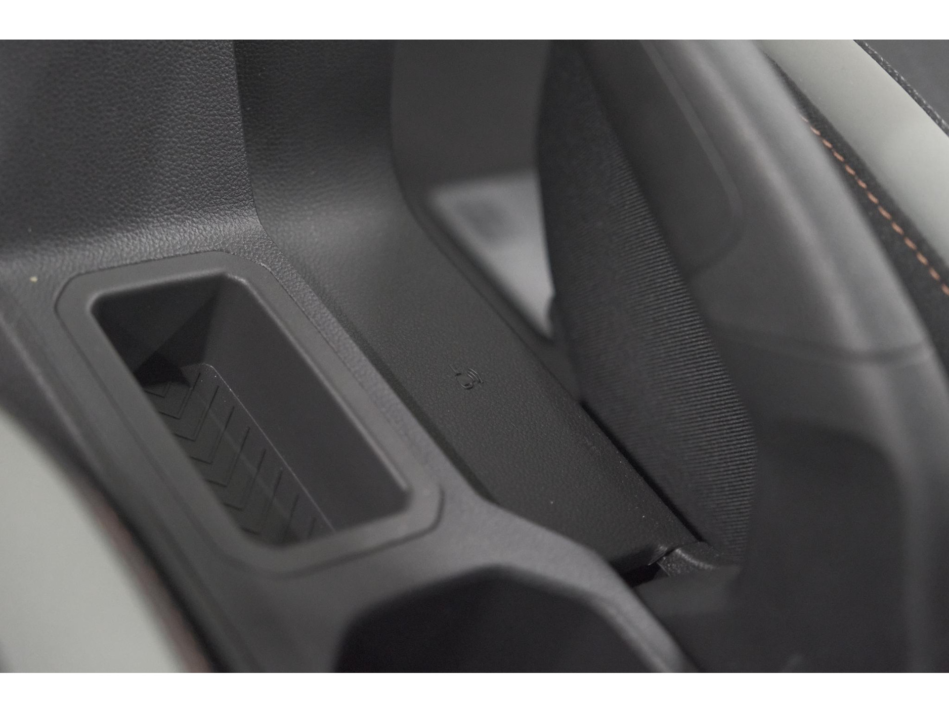 Dacia Duster Mild Hybrid 130 Extreme | Camera | Apple Carplay | Parkeersensoren | Stuurwielverwarming