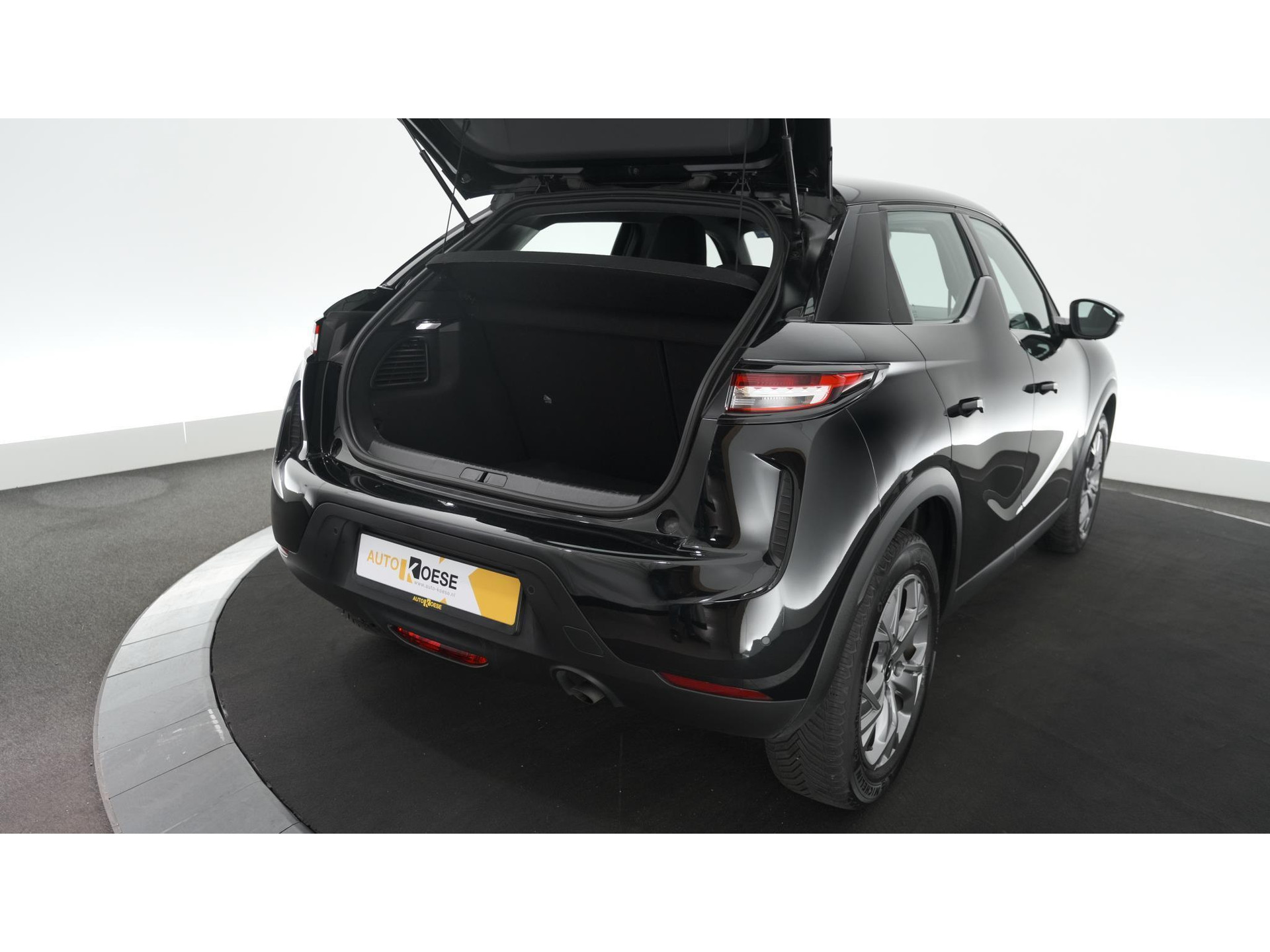 DS 3 Crossback PureTech 100 Montmartre | Parkeersensoren | Apple Carplay | Allseason Banden | Navigatie | Climate Control