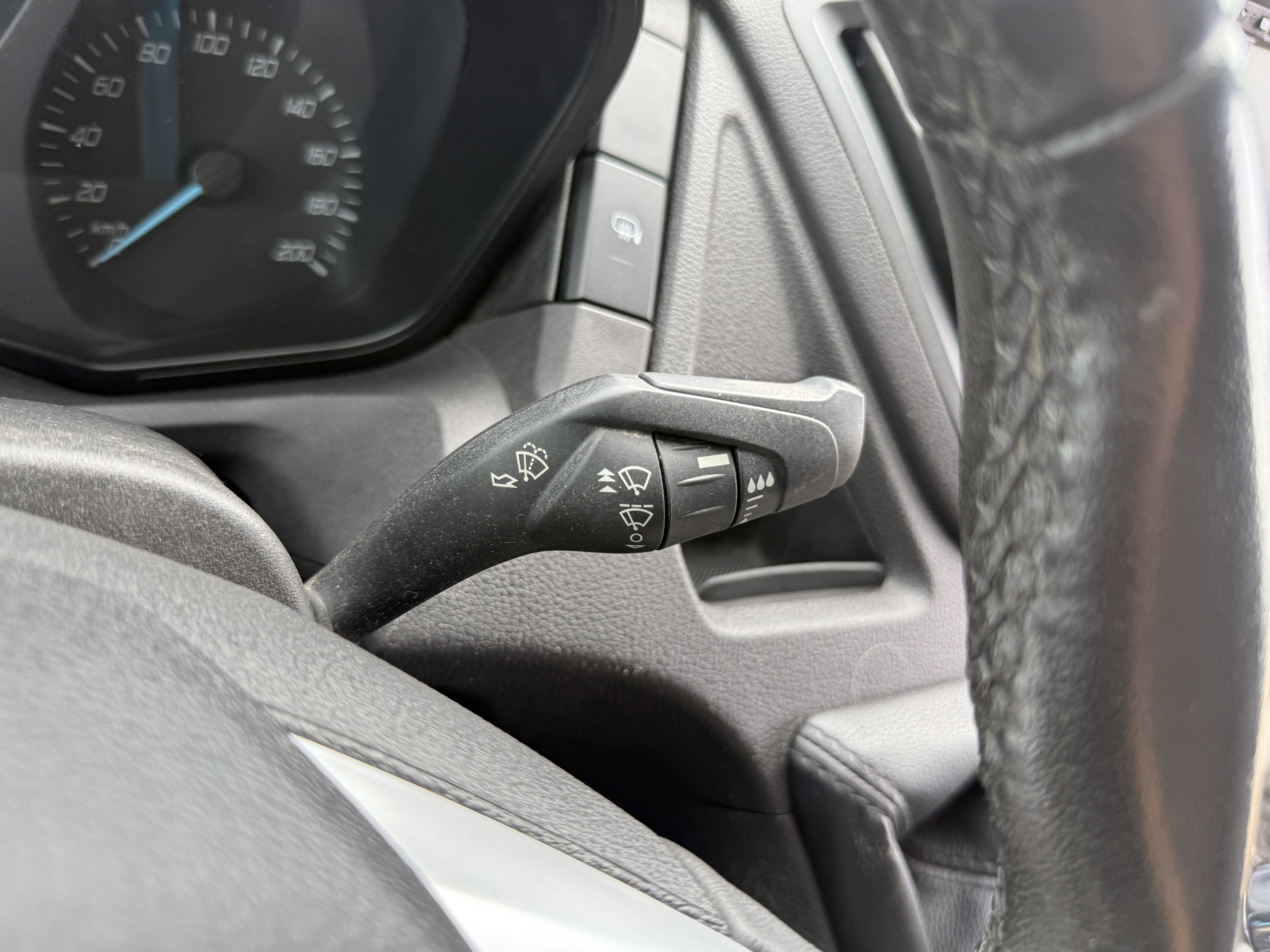 Ford Transit 2.0 TDCI 130PK L2H2 Airco Cruise Control Parkeersensoren Stoelverwarming Zwaailampen Kastwand Inbouw