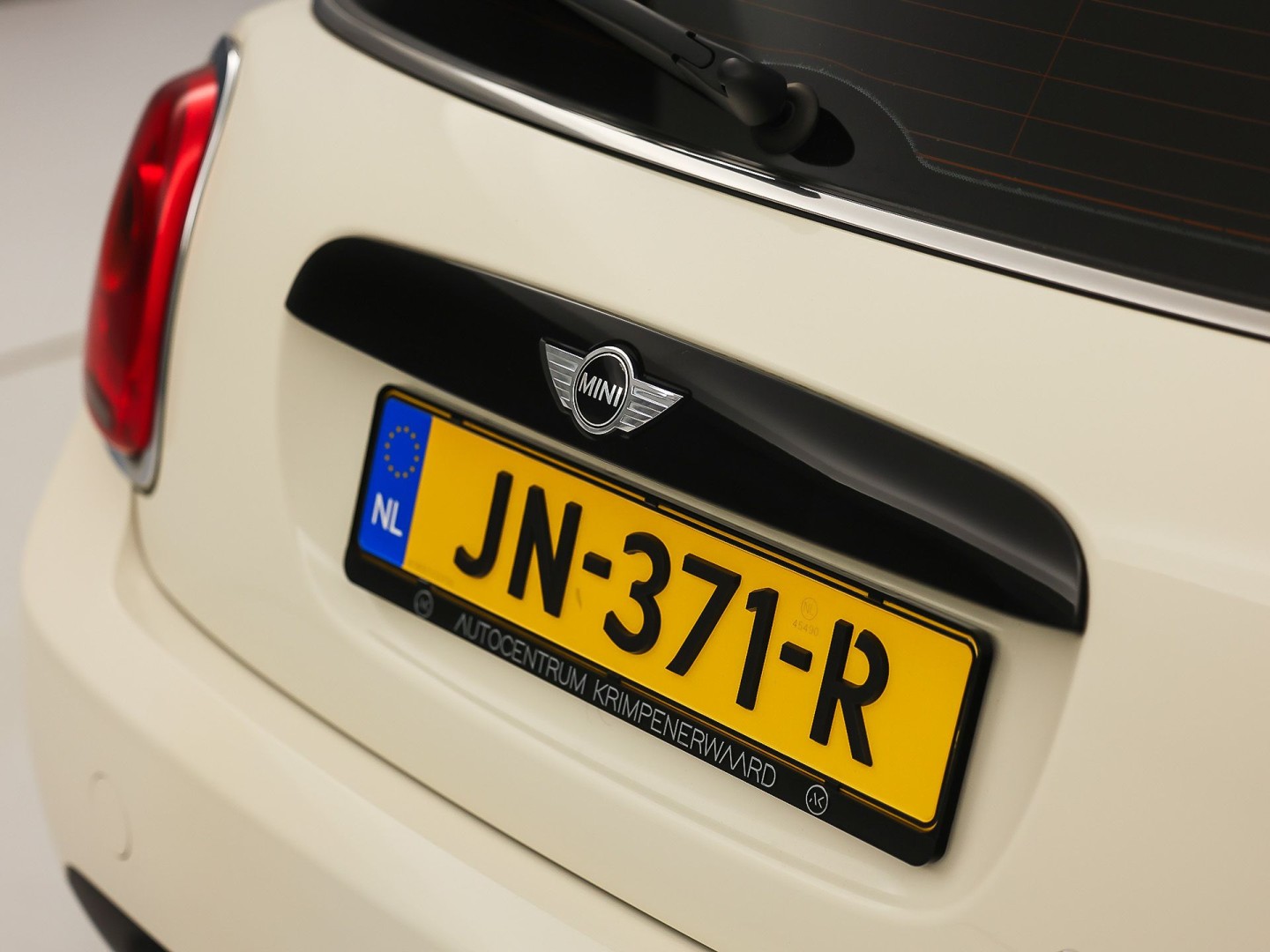 MINI 3-deurs 1.5 Cooper Sport 136Pk (NAVIGATIE, GETINT GLAS, AIRCO, BLUETOOTH, LM VELGEN, SPORTSTOELEN, CRUISE, NIEUWE APK, NIEUWSTAAT)