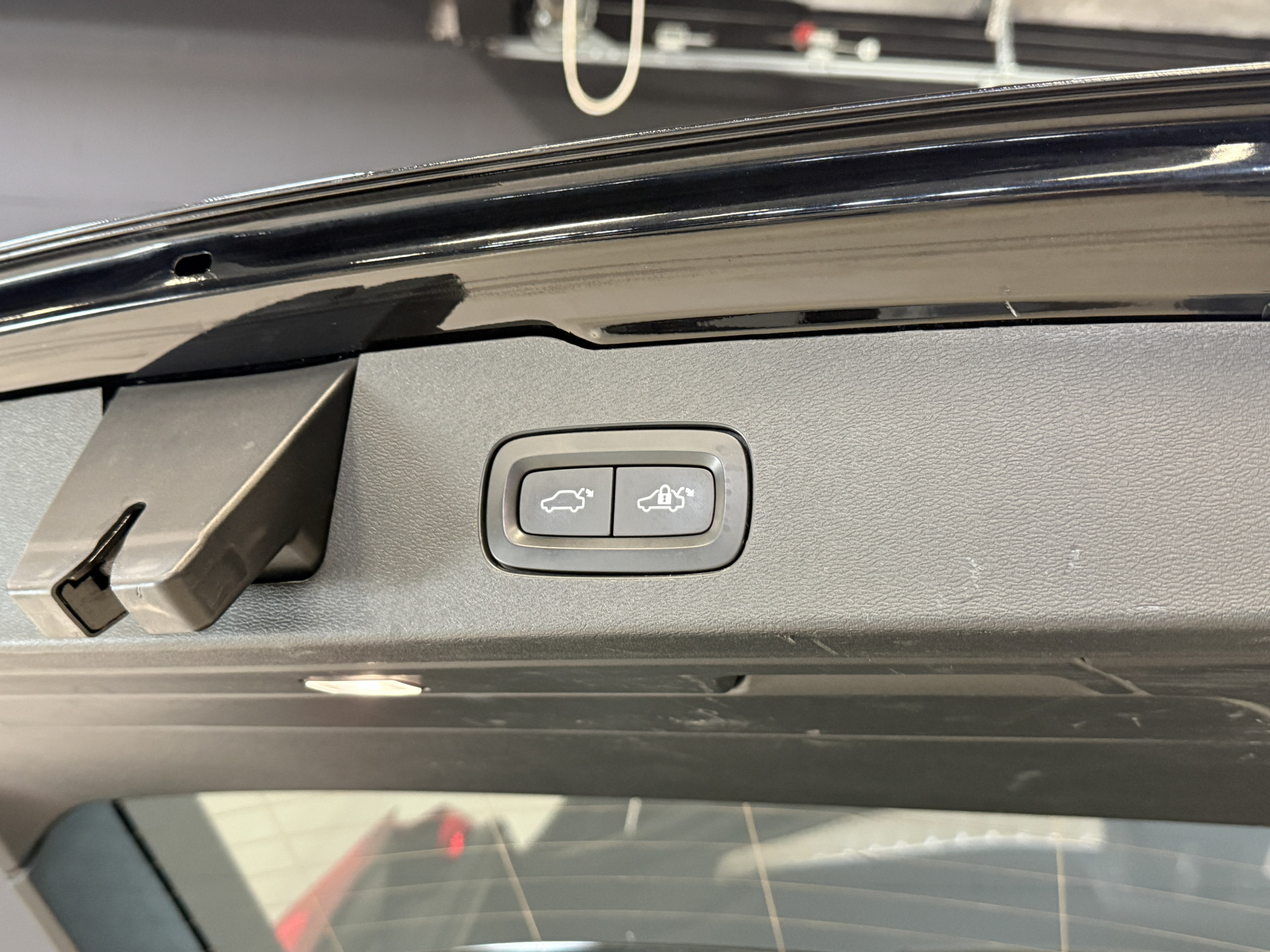 Volvo V60 2.0 B3 R-Design | Trekhaak | Panoramadak | Apple Carplay | Leder