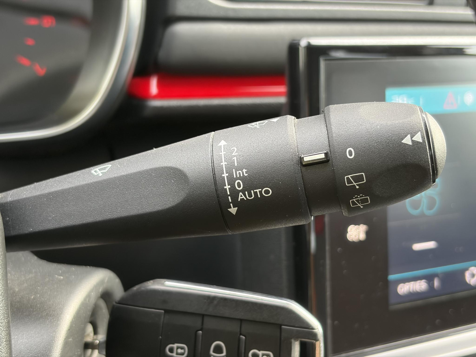 Citroen C3 1.2 PureTech Shine ✓2e Eigenaar✓Camera✓Carplay✓Navi✓Trekhaak✓Pdc✓Clima✓Cruise✓17''Lm velgen✓Rijstrooksensor✓N.A.P✓Apk tot 04-2027