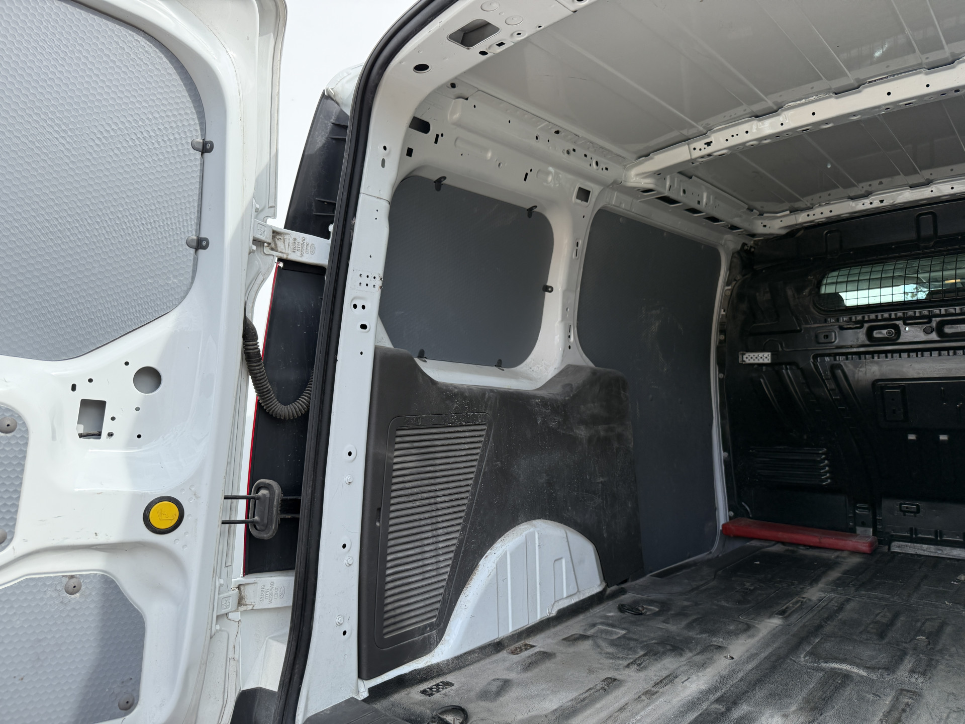 Ford Transit Connect 1.5 TDCI 100PK L2 Automaat Trekhaak Carplay Camera Airco Cruise Control Camera Parkeersensoren Achter Stoelverwarming