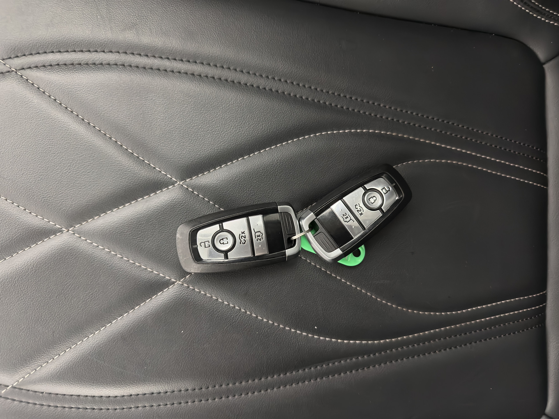 Ford Mustang Mach-E RWD 75 kWh (3-Fase) (INCL-BTW) Aut. *LEATHER | FULL-LED | DAB | DIGI-COCKPIT | KEYLESS | NAVI-FULLMAP | CARPLAY | HEATED-COMFORTSEATS | TOPVIEW | ADAPTIVE-CRUISE | PRIVACY-GLASS | 18'' ALU*