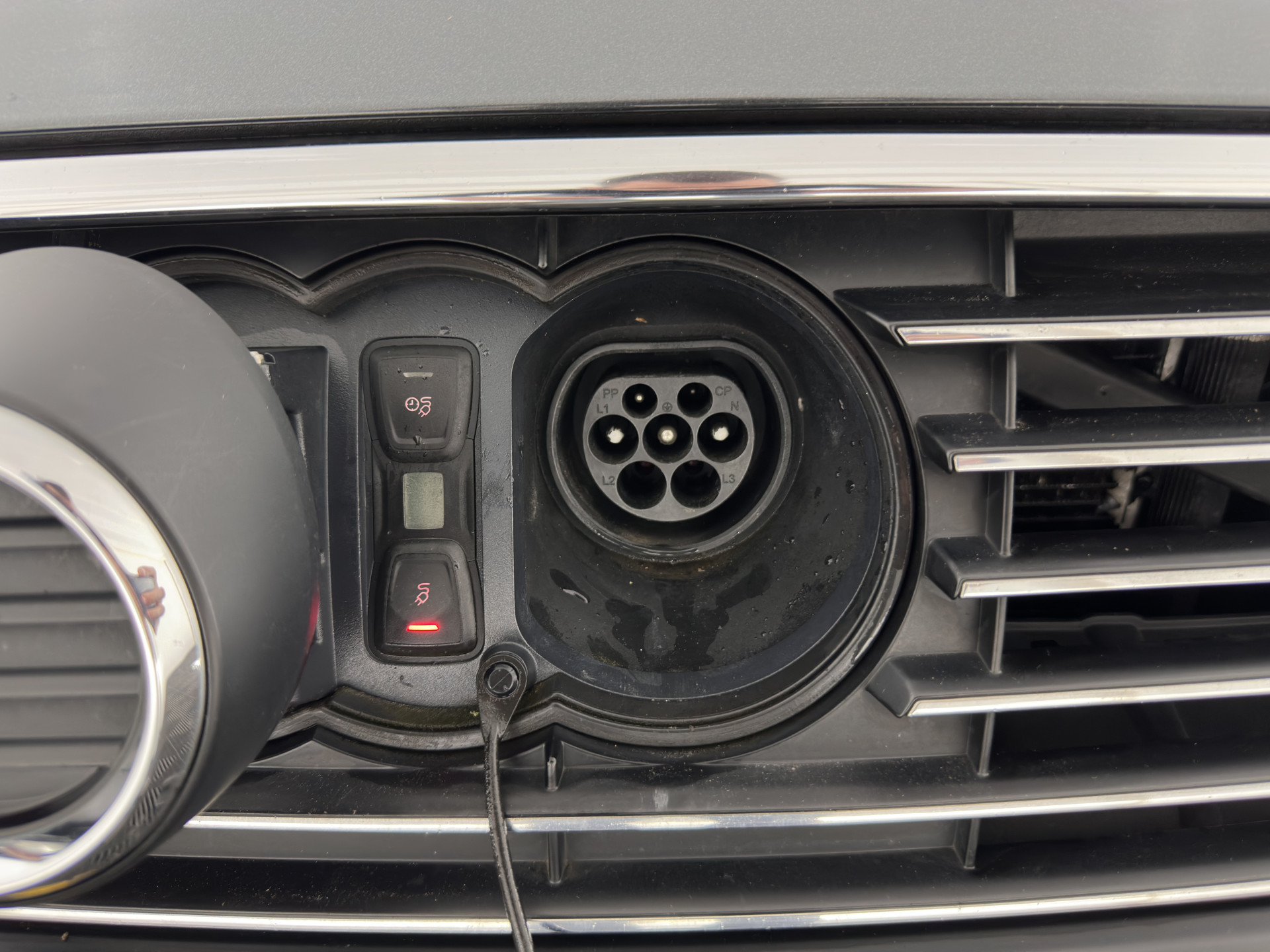 Audi A3 Sportback 1.4 e-tron Plug-In Pro Line plus Aut. *LEATHER-FABRIC | FULL-LED | NAVI-FULLMAP | KEYLESS | SPORT-SEATS | AUDI-SOUND | TOWBAR | 17''ALU*