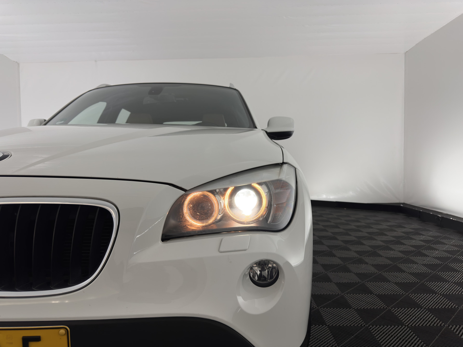 BMW X1 sDrive20i Business Aut. *LUXURY-LEATHER | XENON | HEATED-COMFORTSEATS | NAVI-FULLMAP | ECC | PDC | CRUISE | 18''ALU*