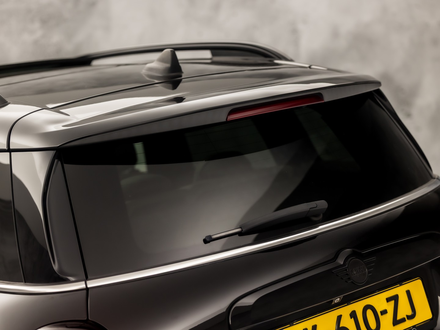 MINI Countryman 2.0 Cooper S John Cooper Works Chili 192Pk Automaat (PANORAMADAK, GROOT NAVI, LEDER, HARMAN/KARDON, CAMERA, STOELVERWARMING, SPORTSTOELEN, GETINT GLAS, NIEUWSTAAT)