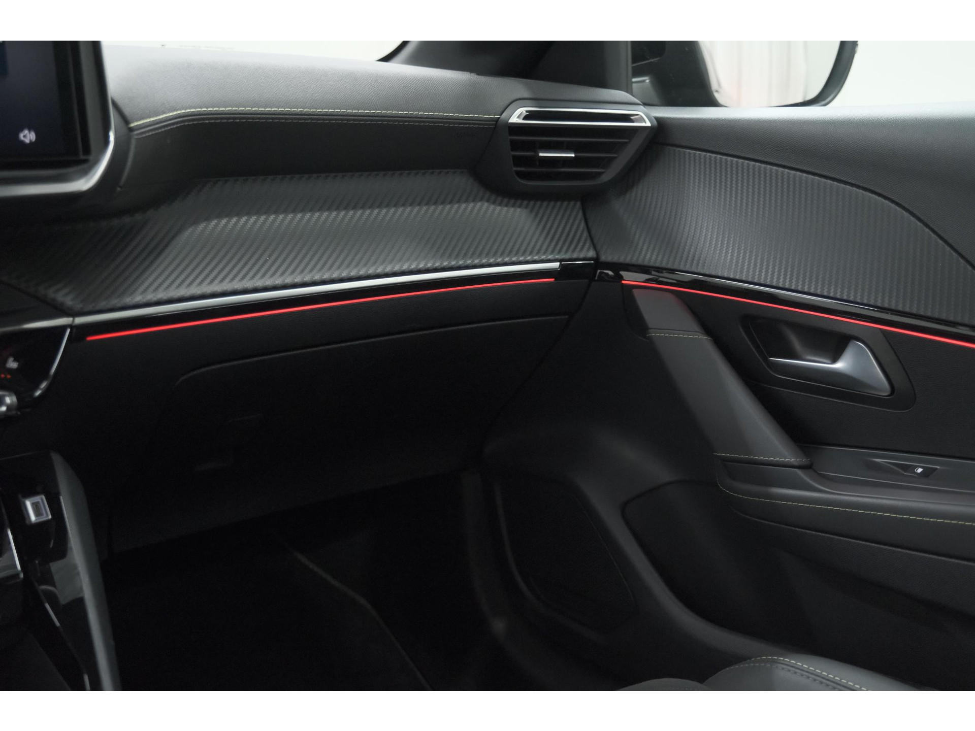 Peugeot 208 1.2 Hybrid 145 e-DCS6 GT | Alcantara Pakket | Camera | Apple Carplay | Stoelverwarming