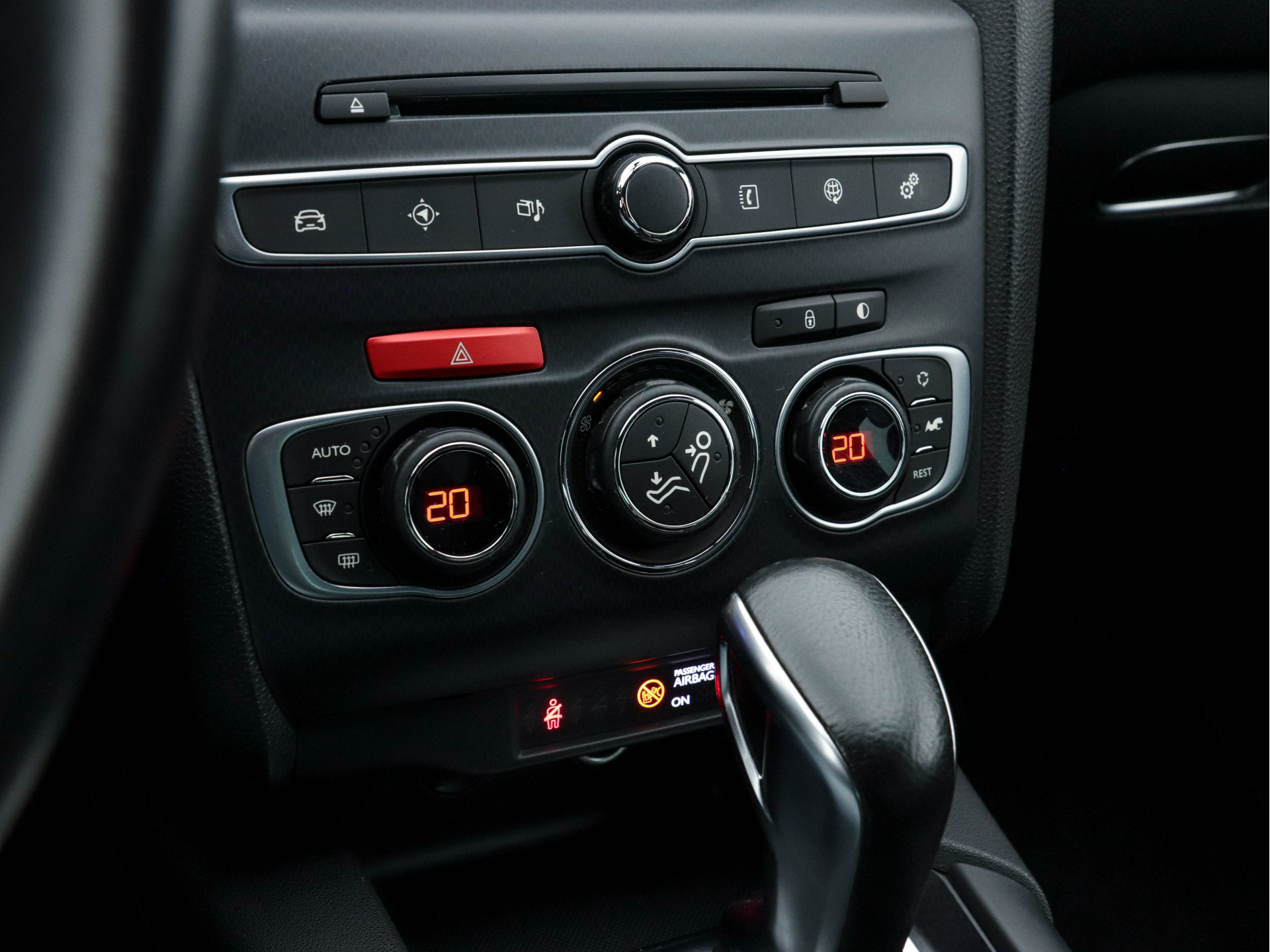 DS 4 Crossback 1.6 BlueHDi Business-Pack Aut. *NAVI-FULLMAP | FULL-LED | LEATHER-MICROFIBRE | DAB+ | ECC | PDC | CRUISE | KEYLESS | PRIVACY-GLASS | SPORT-SEATS | TOWBAR | 16"ALU*