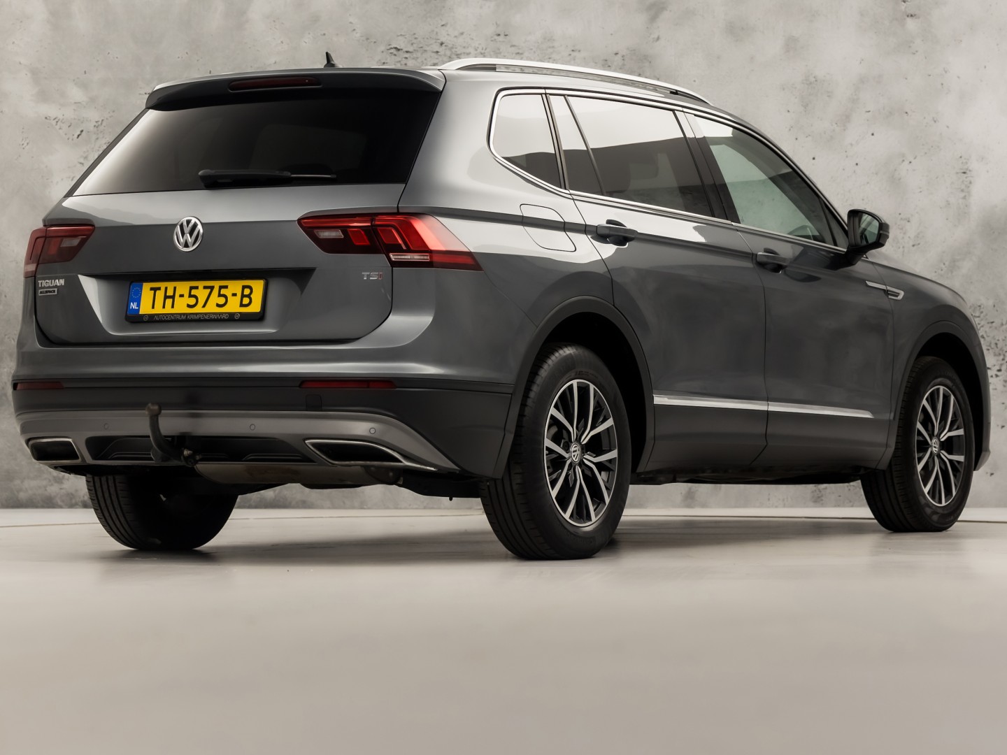 Volkswagen Tiguan Allspace 1.4 TSI Sportline 7 Persoons 150Pk Automaat (APPLE CARPLAY, GROOT NAVI, CLIMATE, GETINT GLAS, SPORTSTOELEN, PARKEERSENSOREN, ADAPTIVE CRUISE, NIEUWSTAAT)