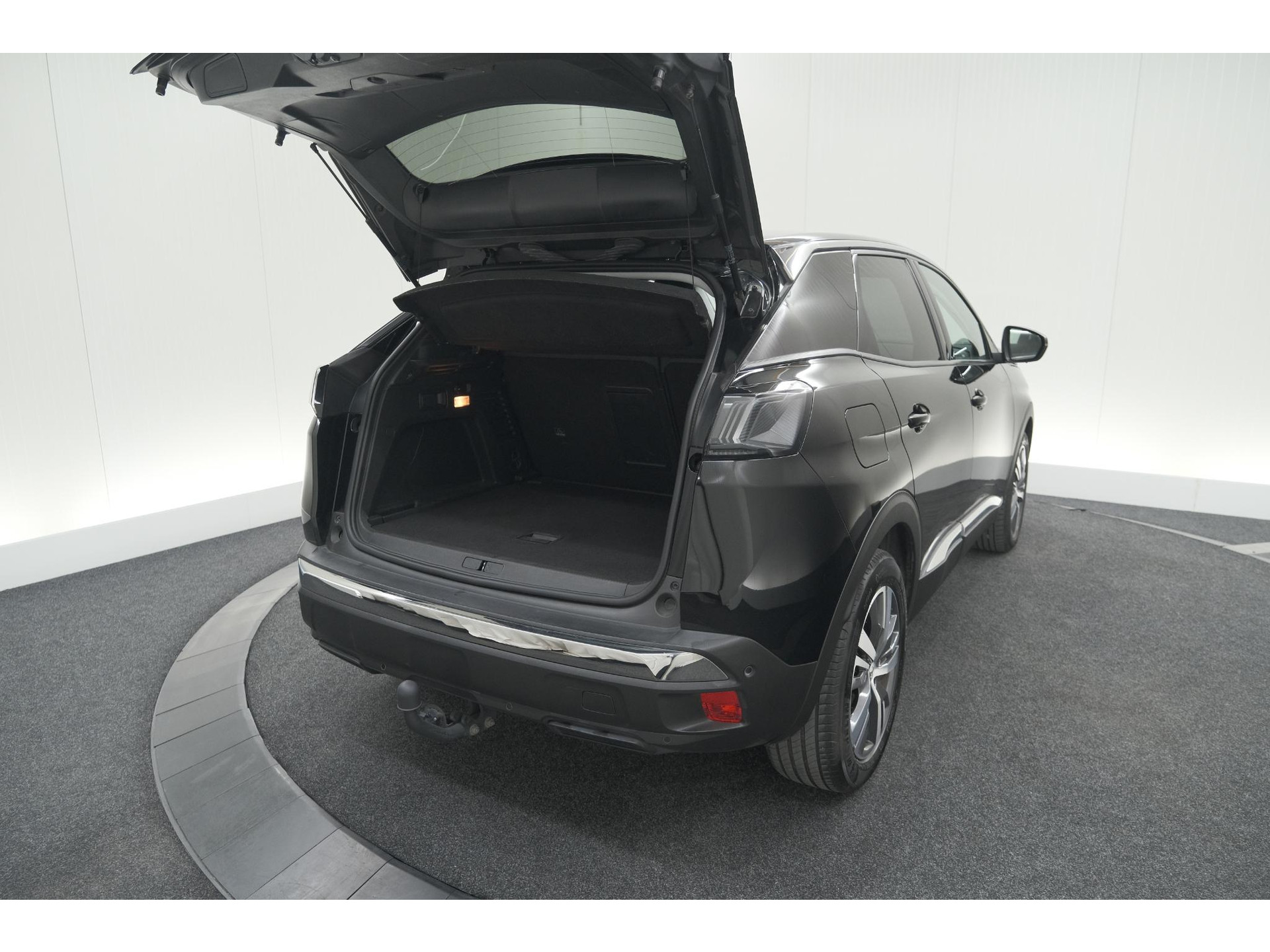 Peugeot 3008 PureTech 130 Allure | Trekhaak | Camera | Dodehoekdetectie | Navigatie