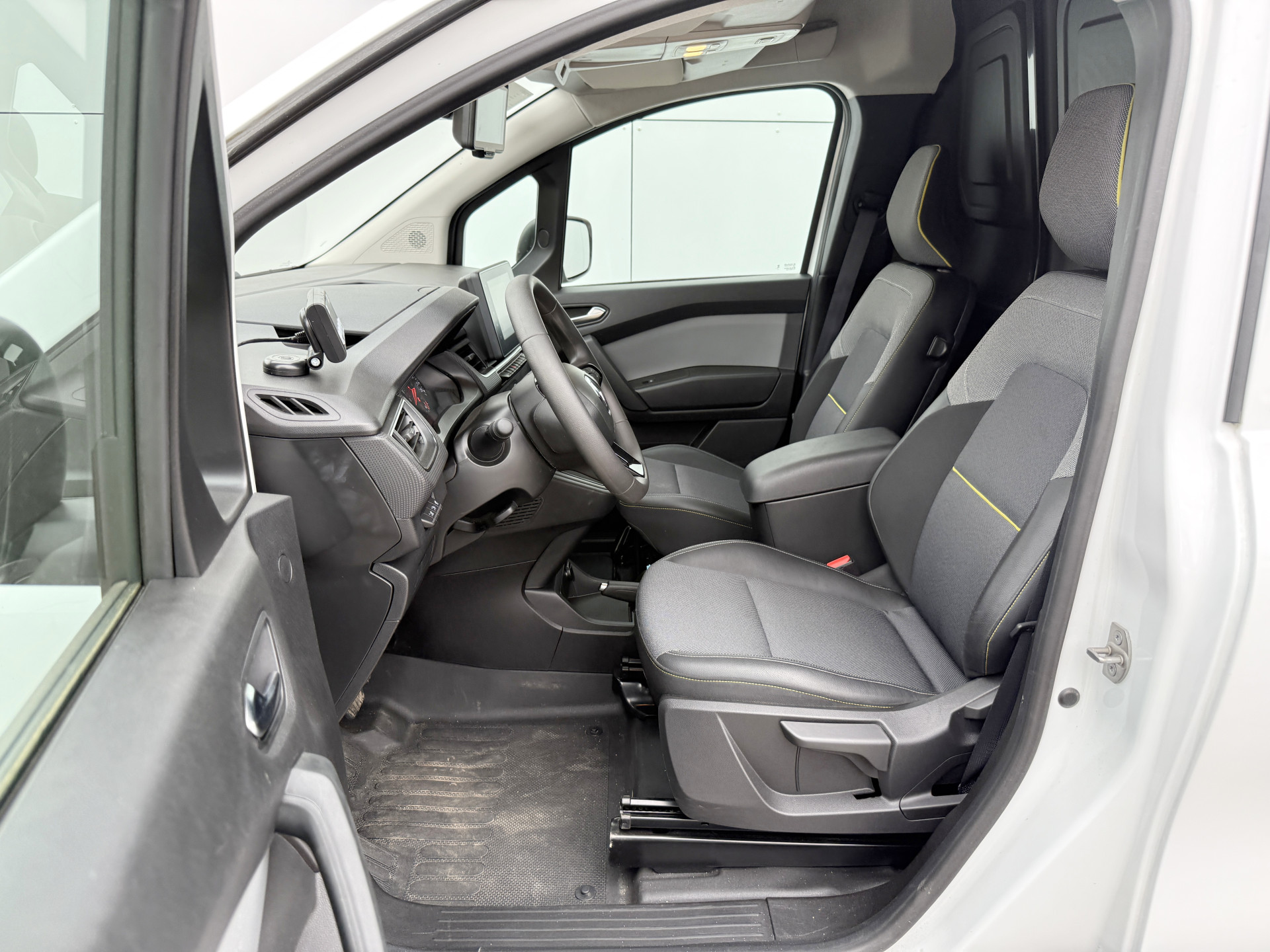 Renault Kangoo Grand Comfort TCe 130PK **Benzine** Automaat L1 LED Inbouw Airco Cruise Control Camera Parkeersensoren