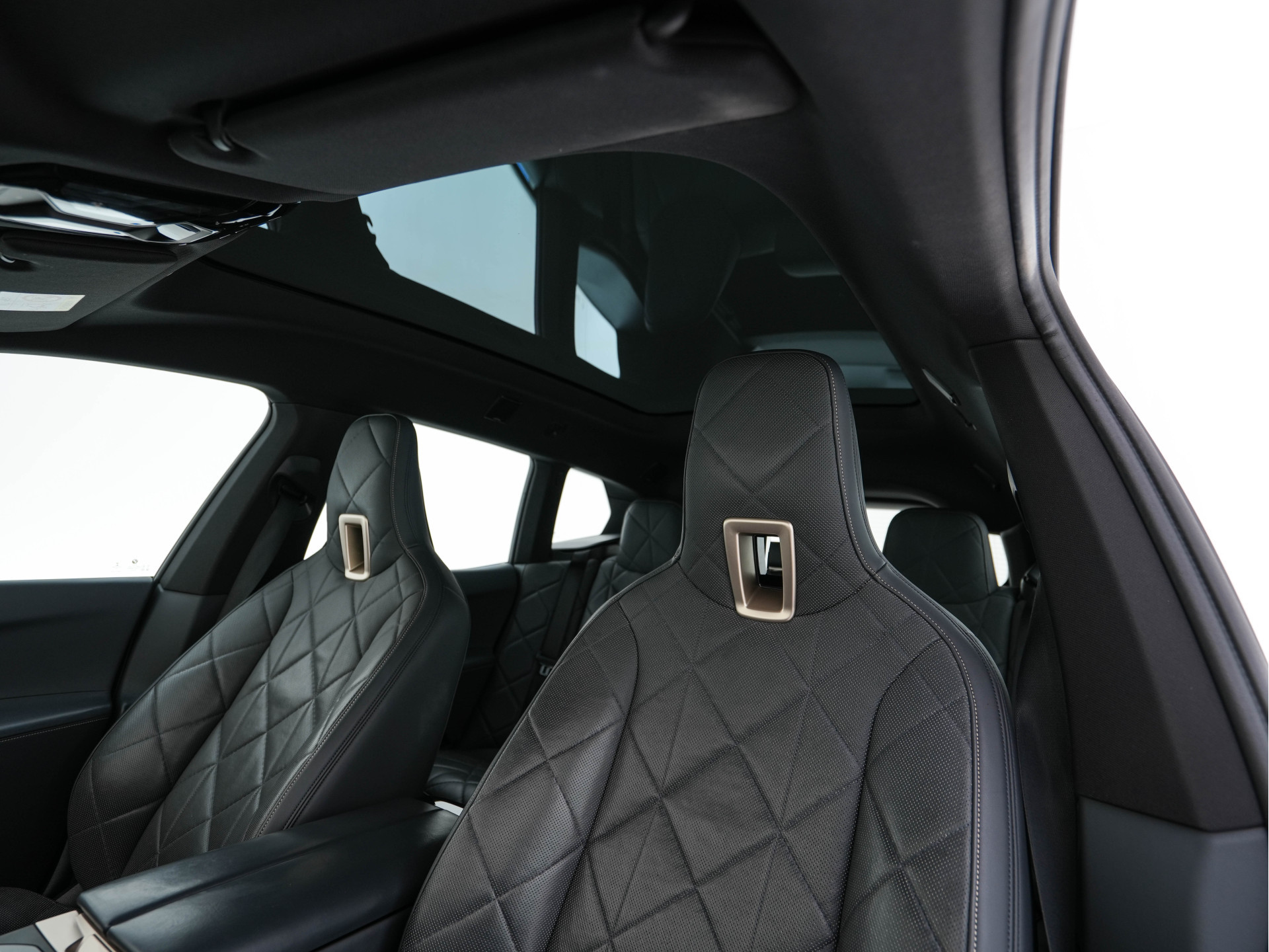 BMW iX xDrive40 High Executive 77 kWh ( 3-Fase ) {SOH-100%} (INCL-BTW) Aut. *PANO | HEAD-UP | HARMAN/KARDON-SURROUND | SOFT-CLOSE | DAB+ | DIGI-COCKPIT | HEATED-COMFORTSEATS | FULL-LED | CARPLAY | TOWBAR | AMBIENT-LIGHT | TOPVIEW | MEMORY-PACK |